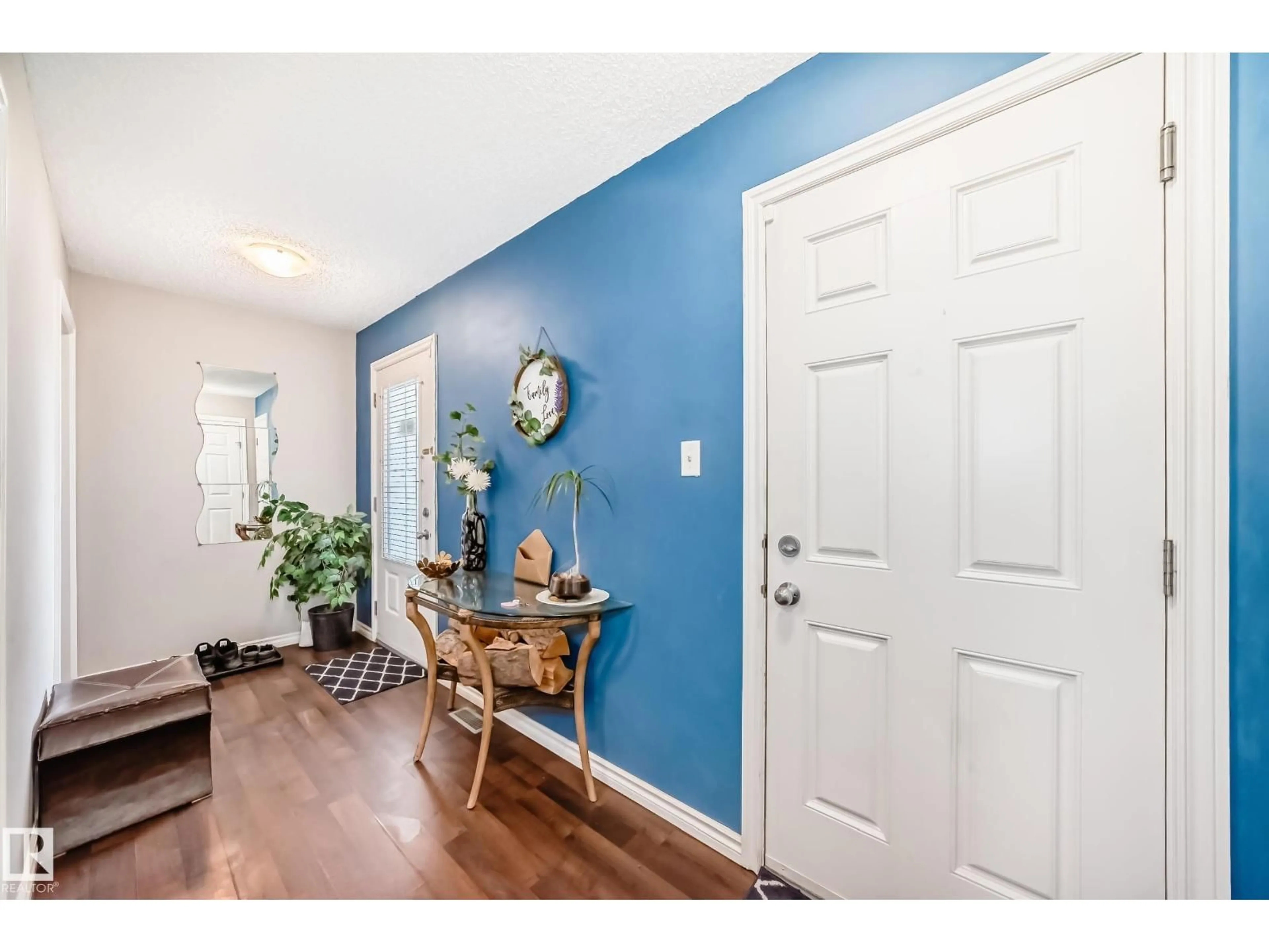 Indoor entryway for NW - 3734 9 ST, Edmonton Alberta T6T0S2