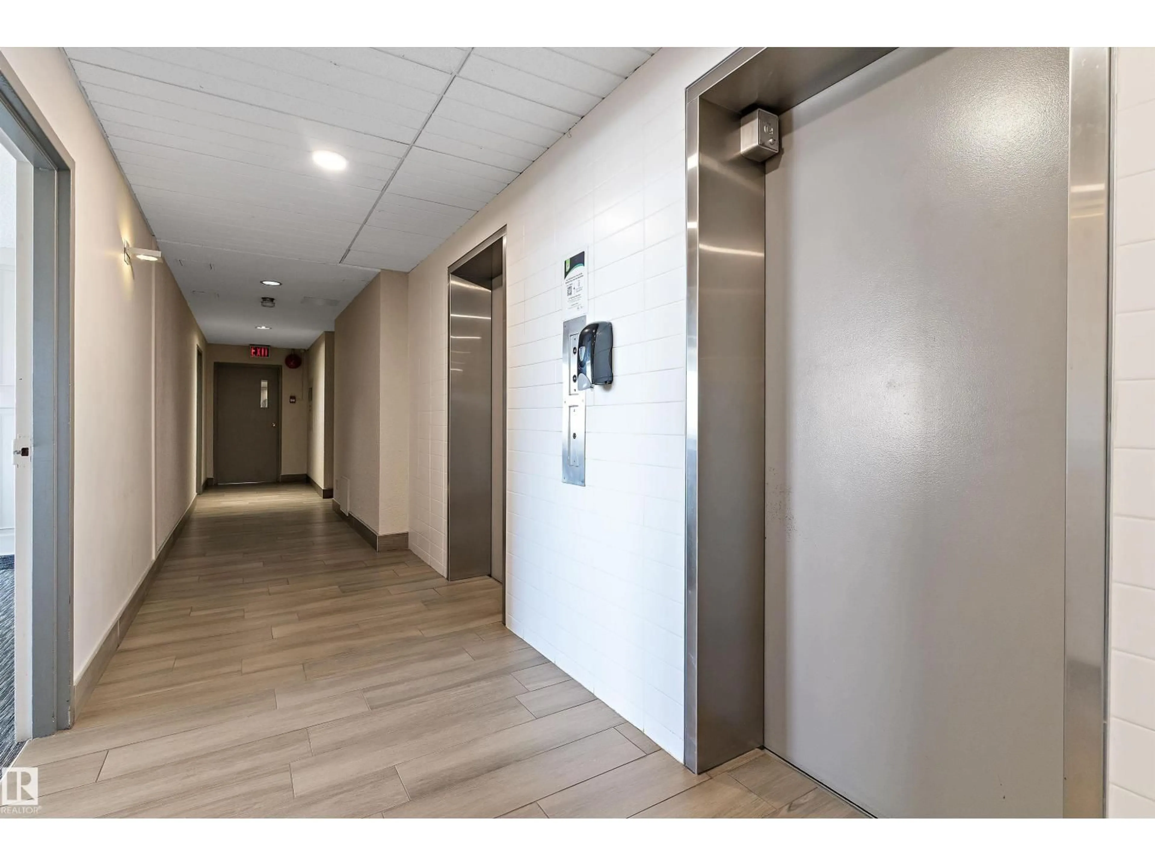 Indoor foyer for 1002 - 12121 JASPER AV, Edmonton Alberta T5N3X7