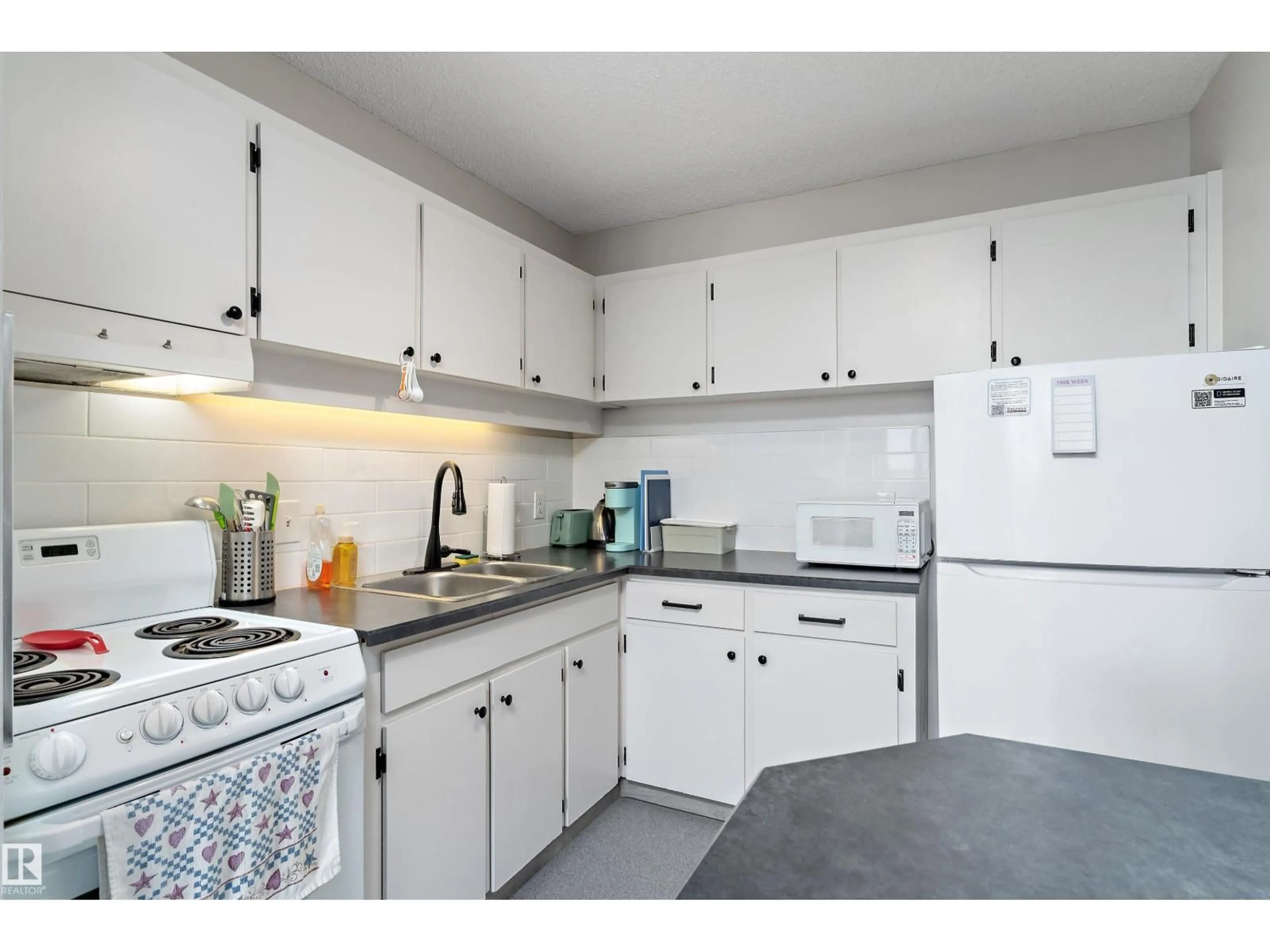 Standard kitchen, unknown for 1002 - 12121 JASPER AV, Edmonton Alberta T5N3X7