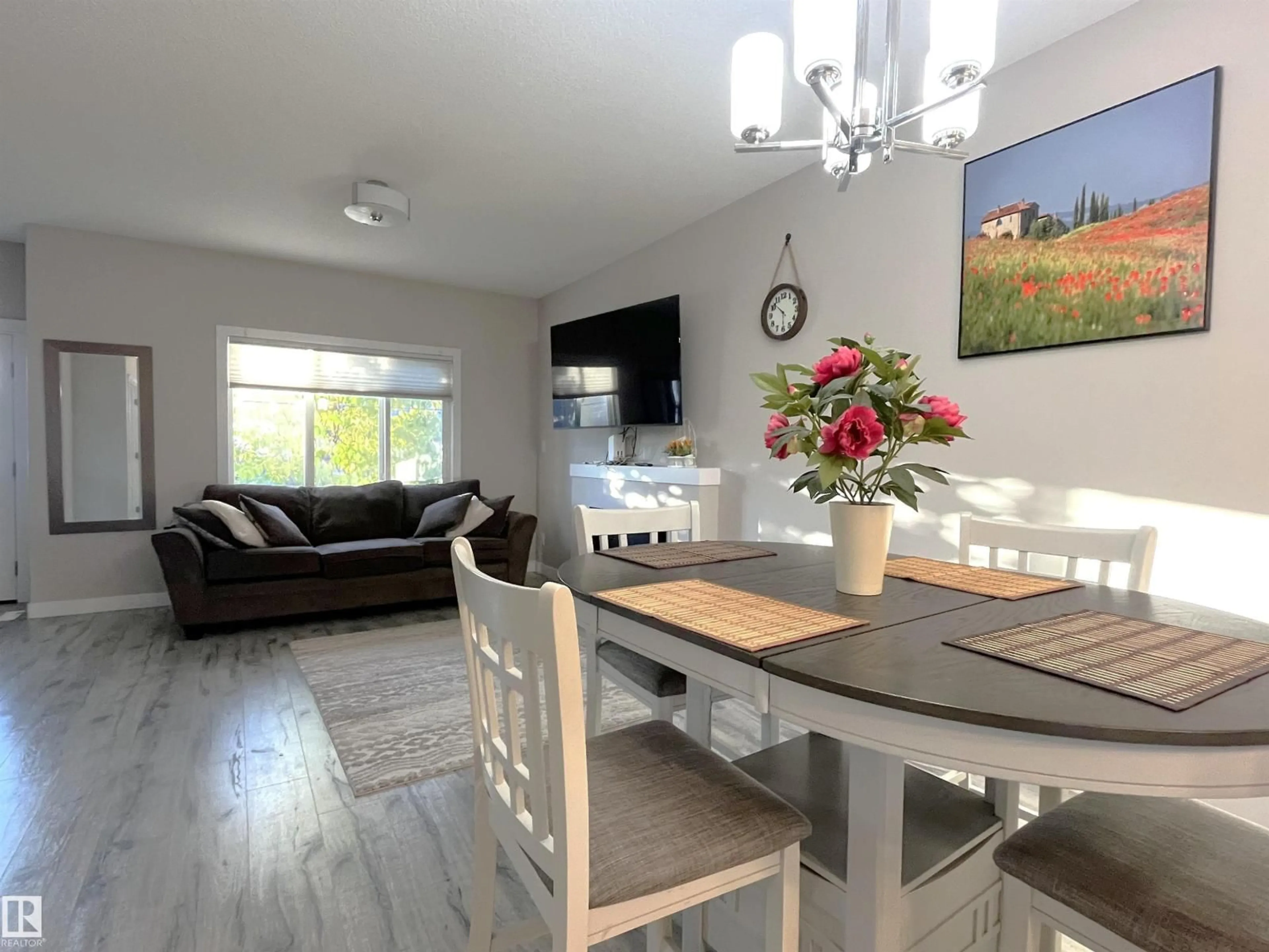 Unknown for 729 BERG LO, Leduc Alberta T9E1G8