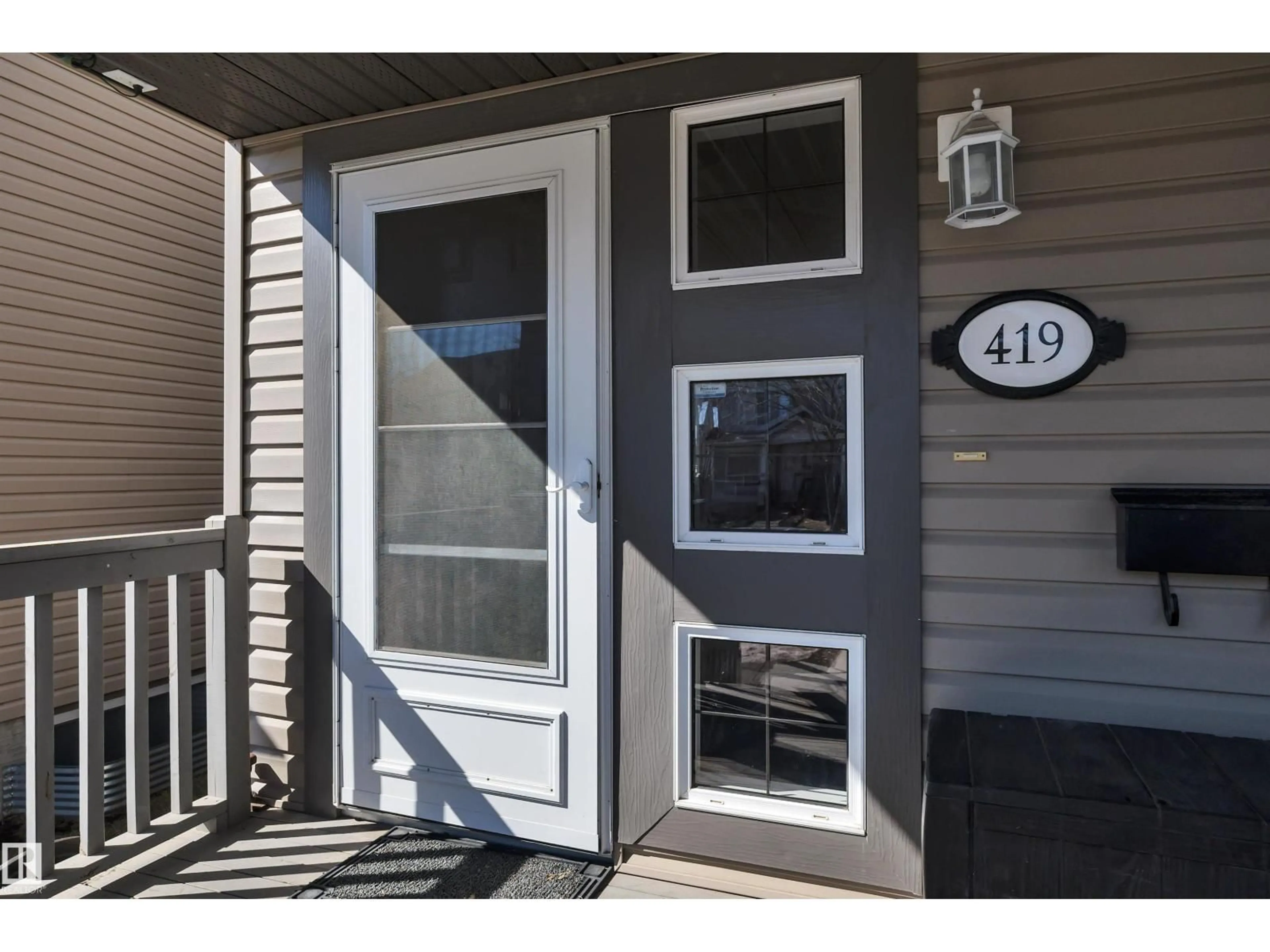Indoor entryway for 419 HEMINGWAY RD, Edmonton Alberta T6M0J8