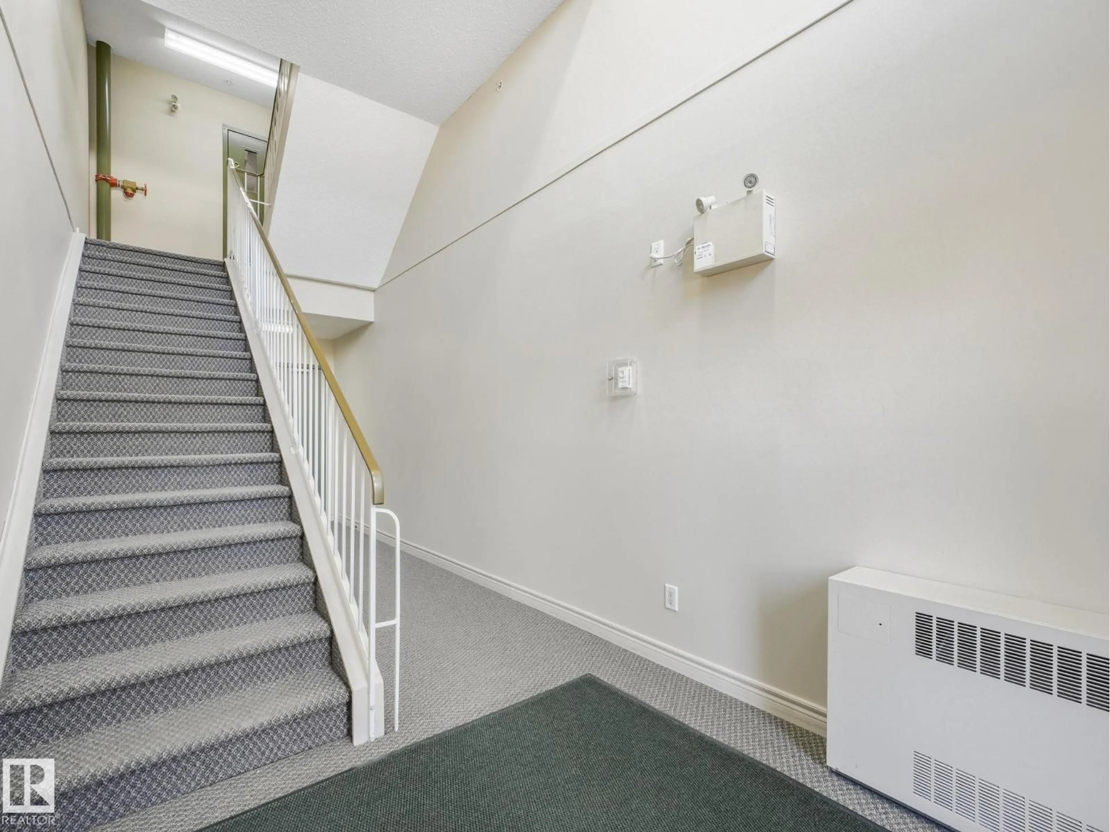 Indoor foyer for 10 - 210 IRONWOOD PT, St. Albert Alberta T8N6W4