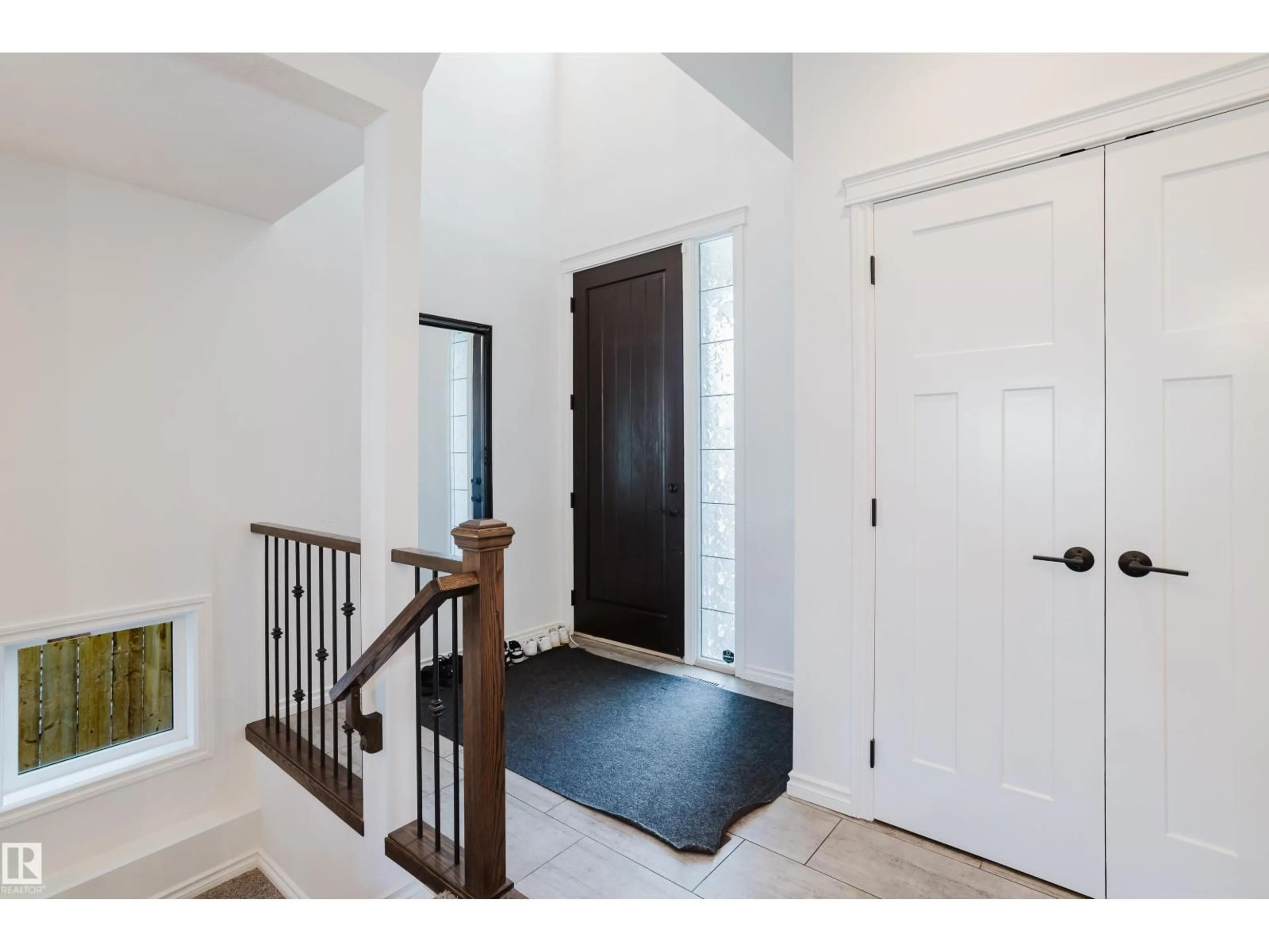 Indoor entryway for NW - 17539 61 ST, Edmonton Alberta T5Y3N8