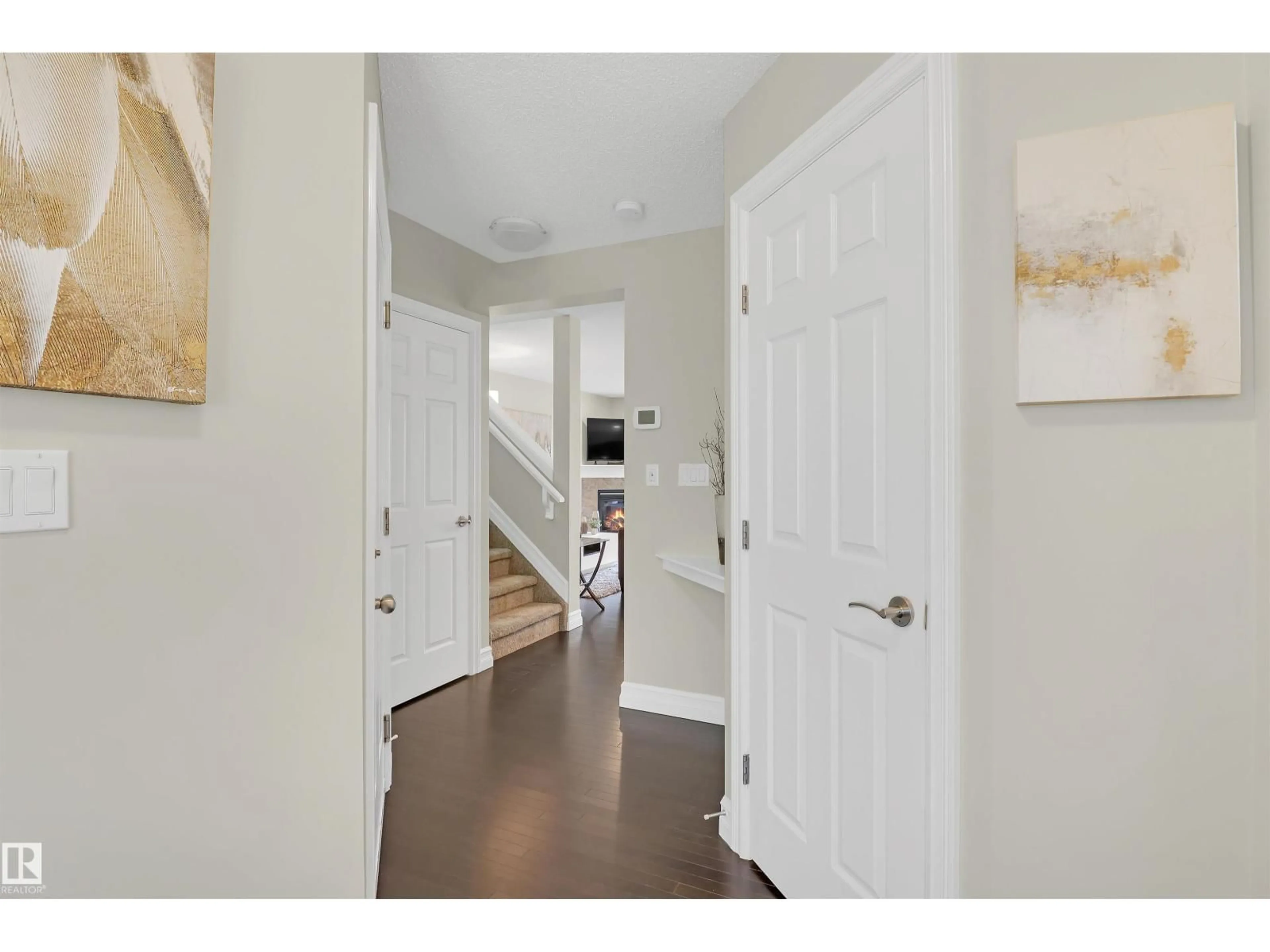 Indoor entryway for 55 219 CHARLOTTE WY, Sherwood Park Alberta T8H0T3