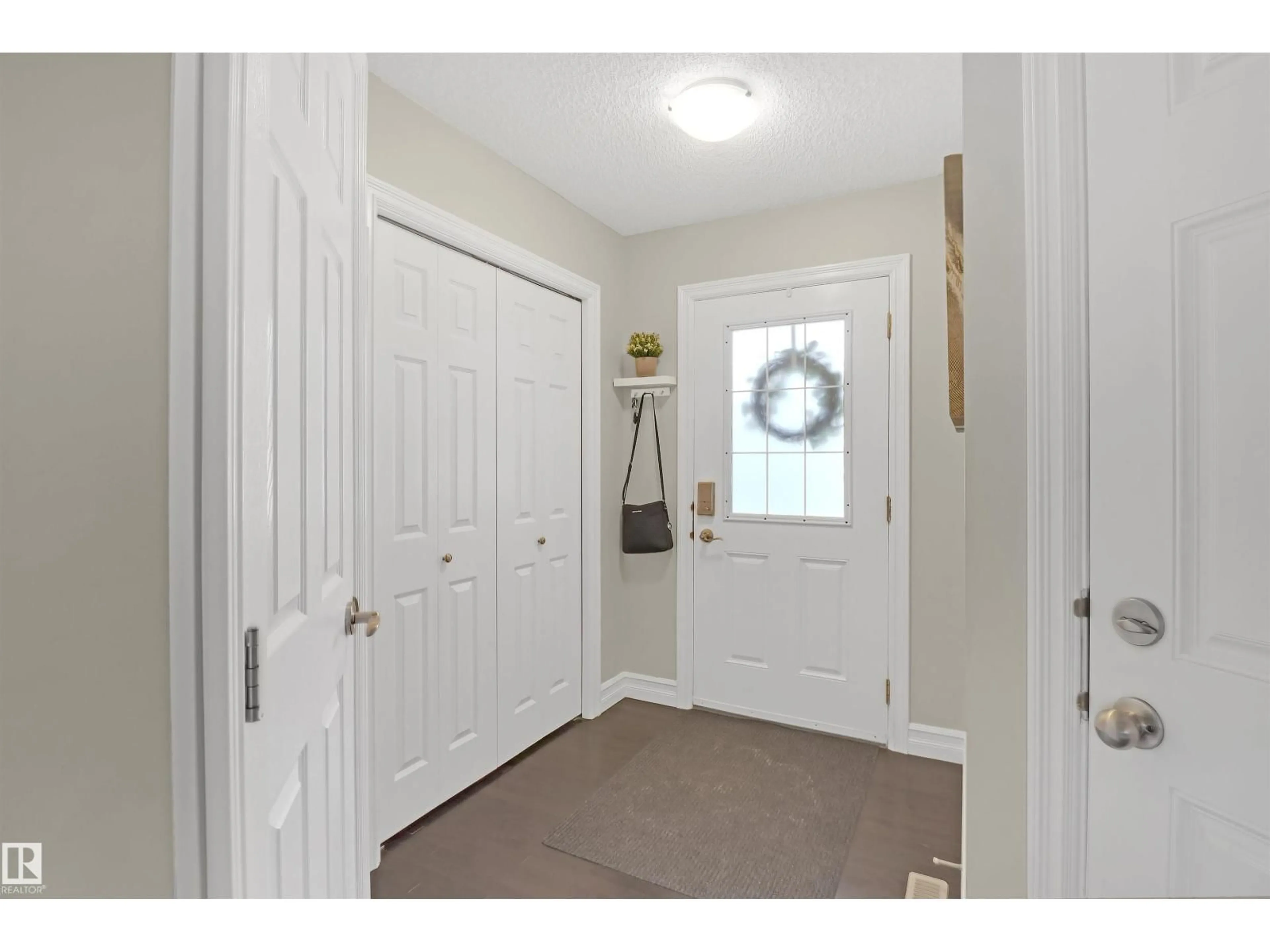 Indoor entryway for 55 219 CHARLOTTE WY, Sherwood Park Alberta T8H0T3