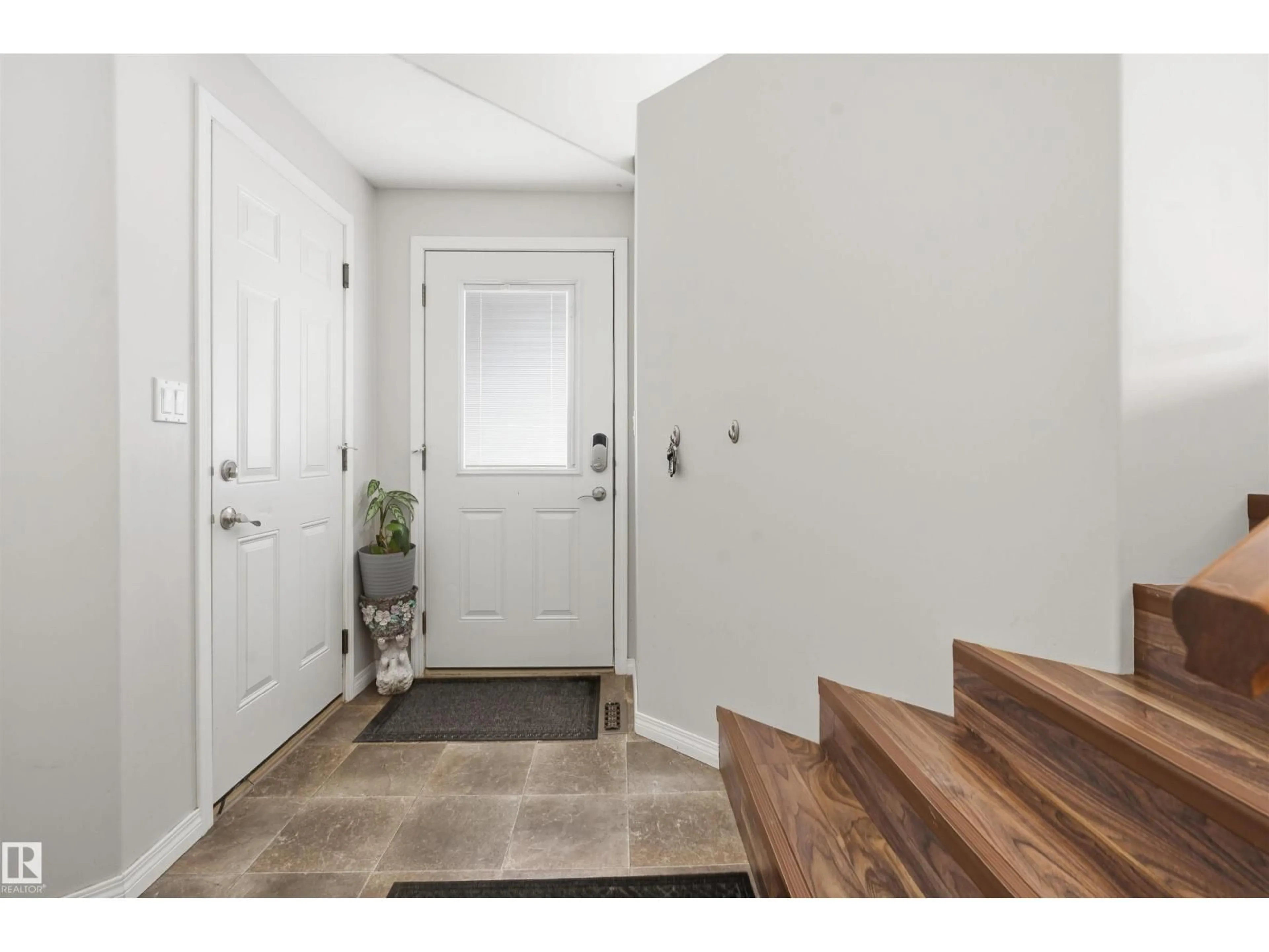 Indoor entryway for 6201 45 ST, Cold Lake Alberta T9M2B5