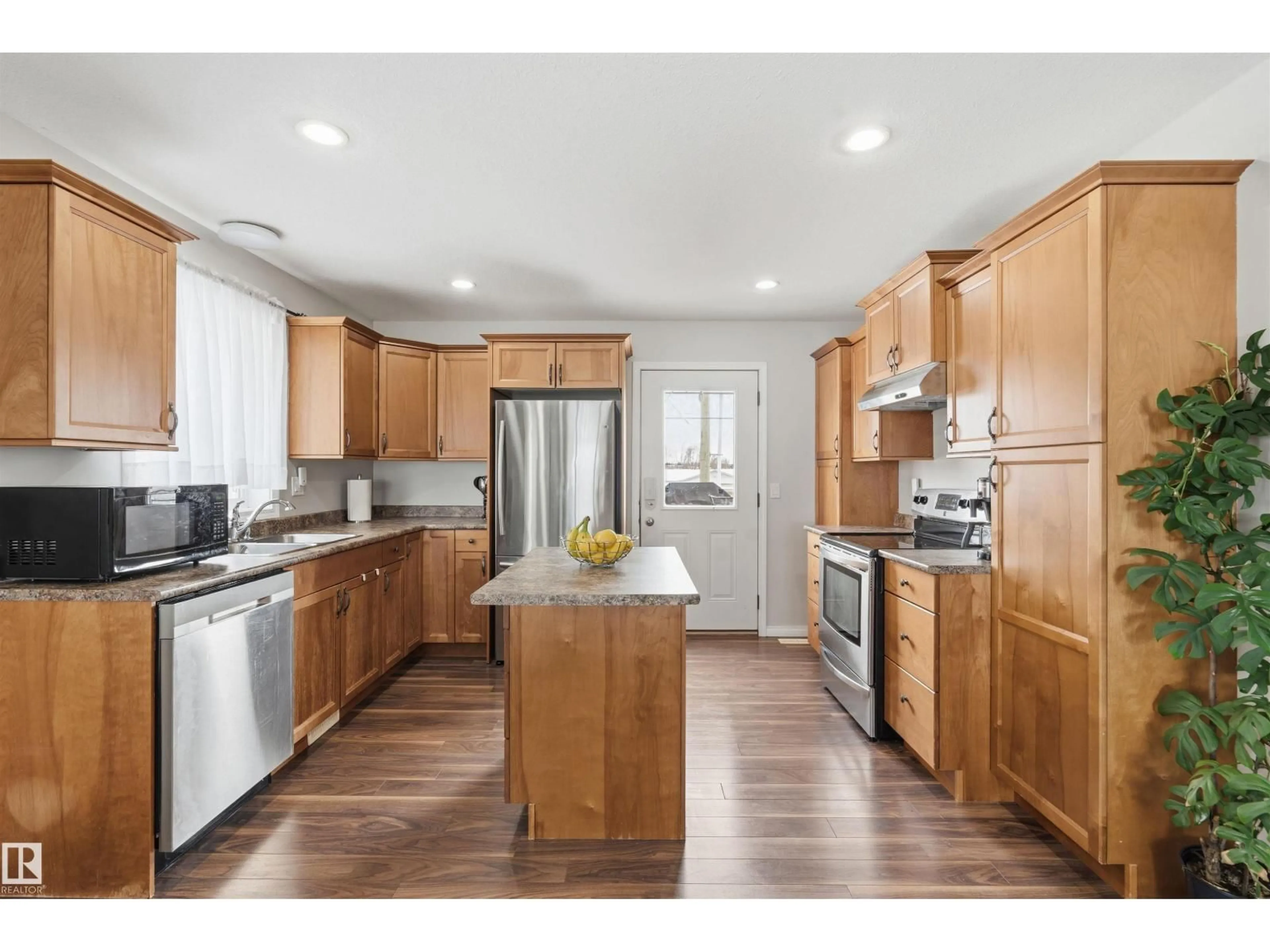 Open concept kitchen, unknown for 6201 45 ST, Cold Lake Alberta T9M2B5