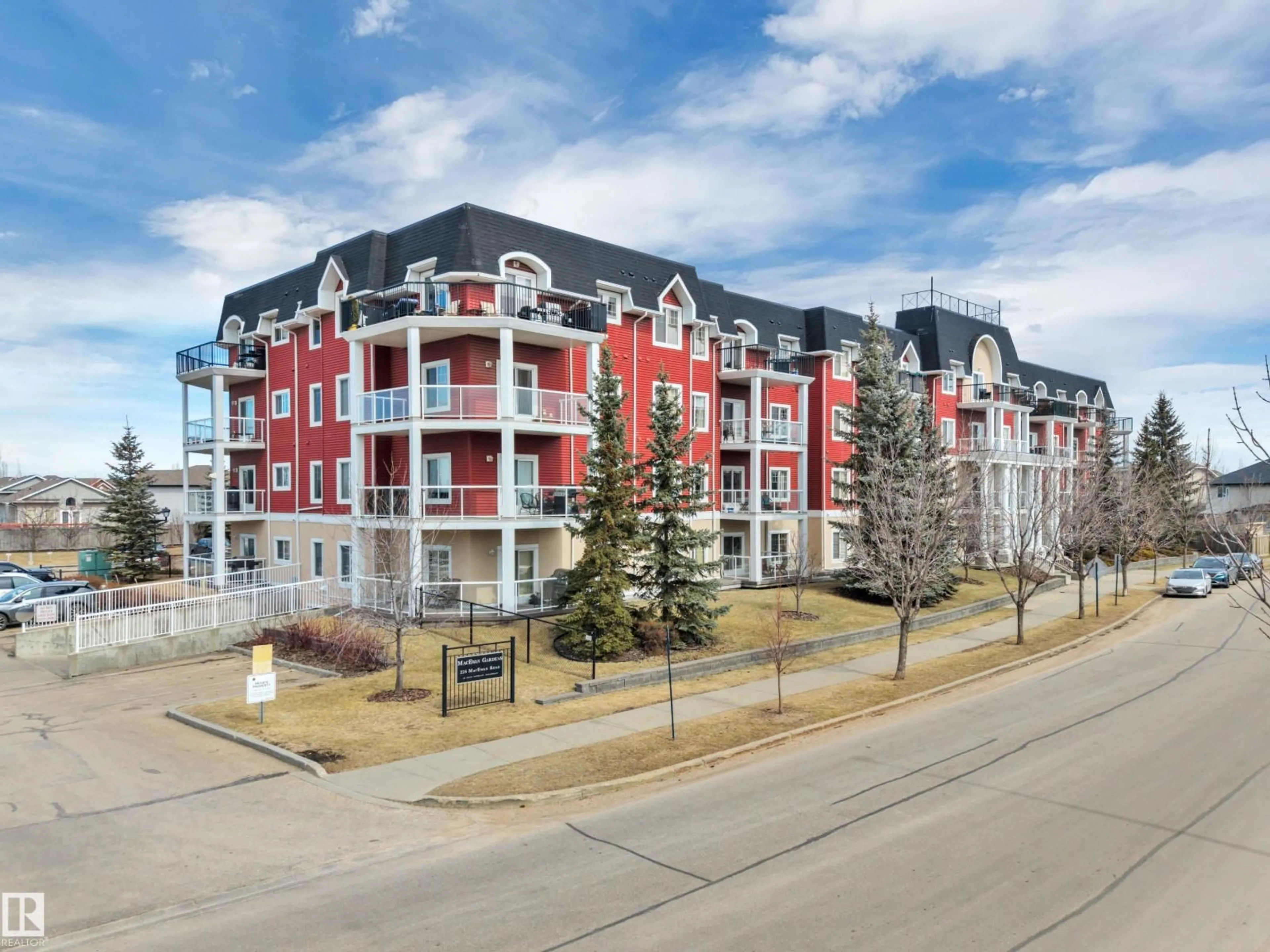 A pic from outside/outdoor area/front of a property/back of a property/a pic from drone, unknown for #211 - 226 MACEWAN RD, Edmonton Alberta T6W0C5