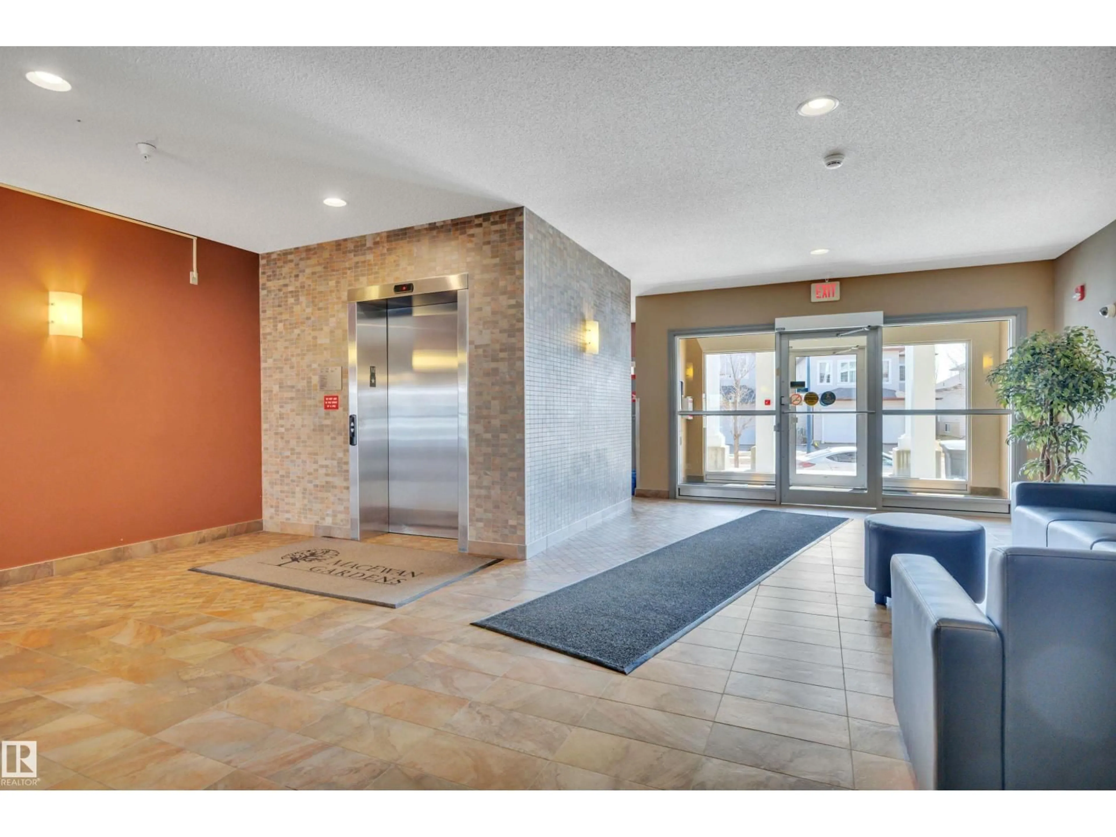 Indoor foyer for #211 - 226 MACEWAN RD, Edmonton Alberta T6W0C5