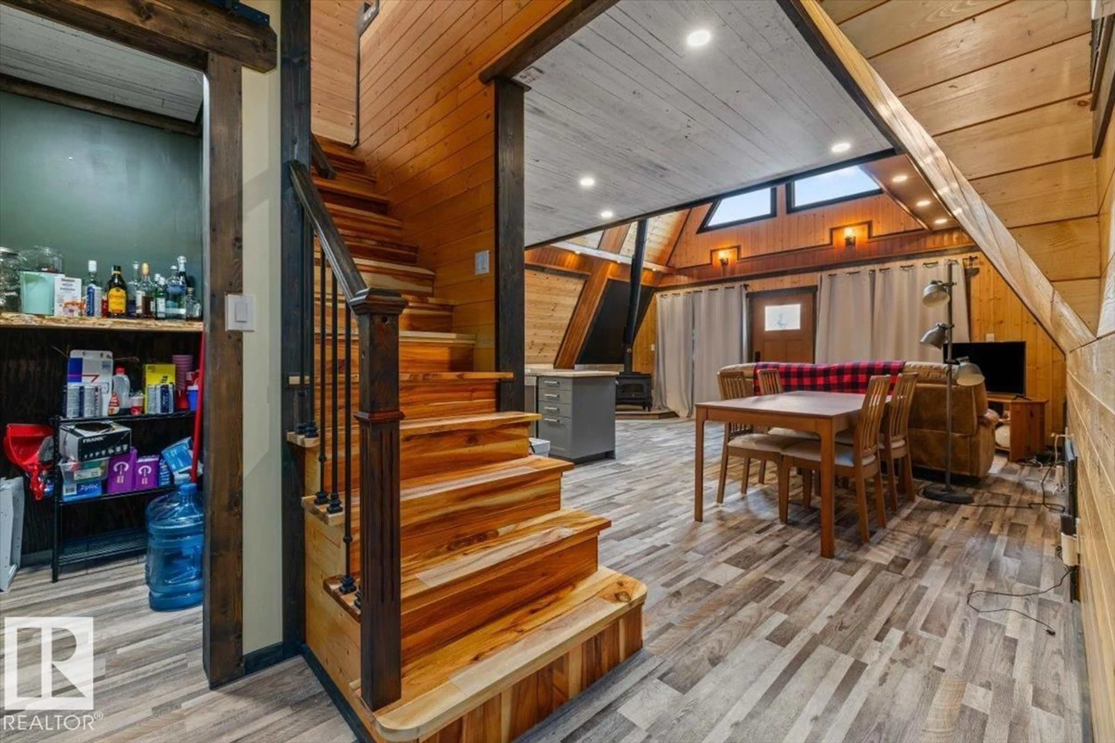 Indoor foyer for 8 - 6231 HWY 633, Rural Lac Ste. Anne County Alberta T0E0T0