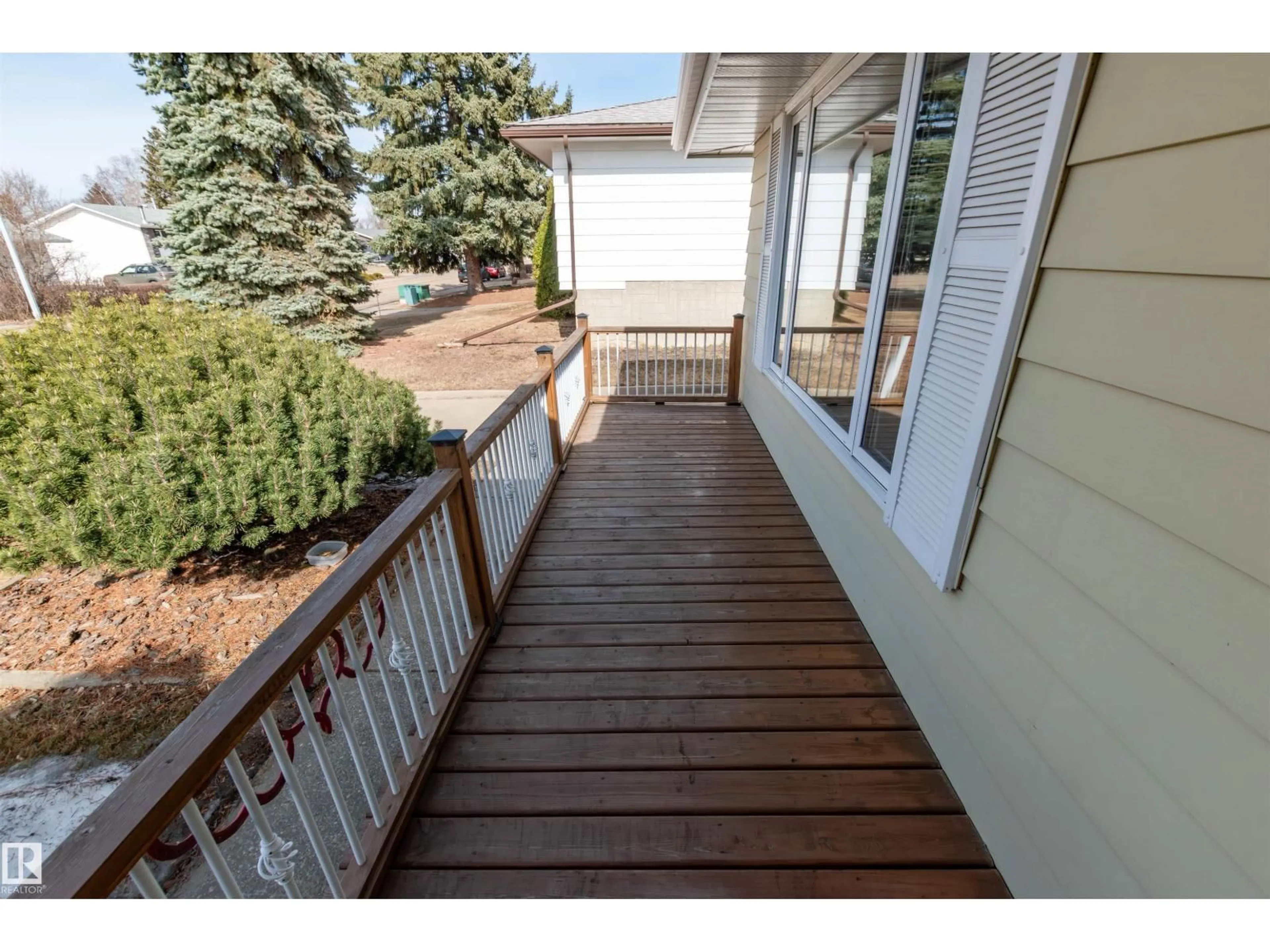 Patio, unknown for 16 MORELAND RD, Sherwood Park Alberta T8A0P5