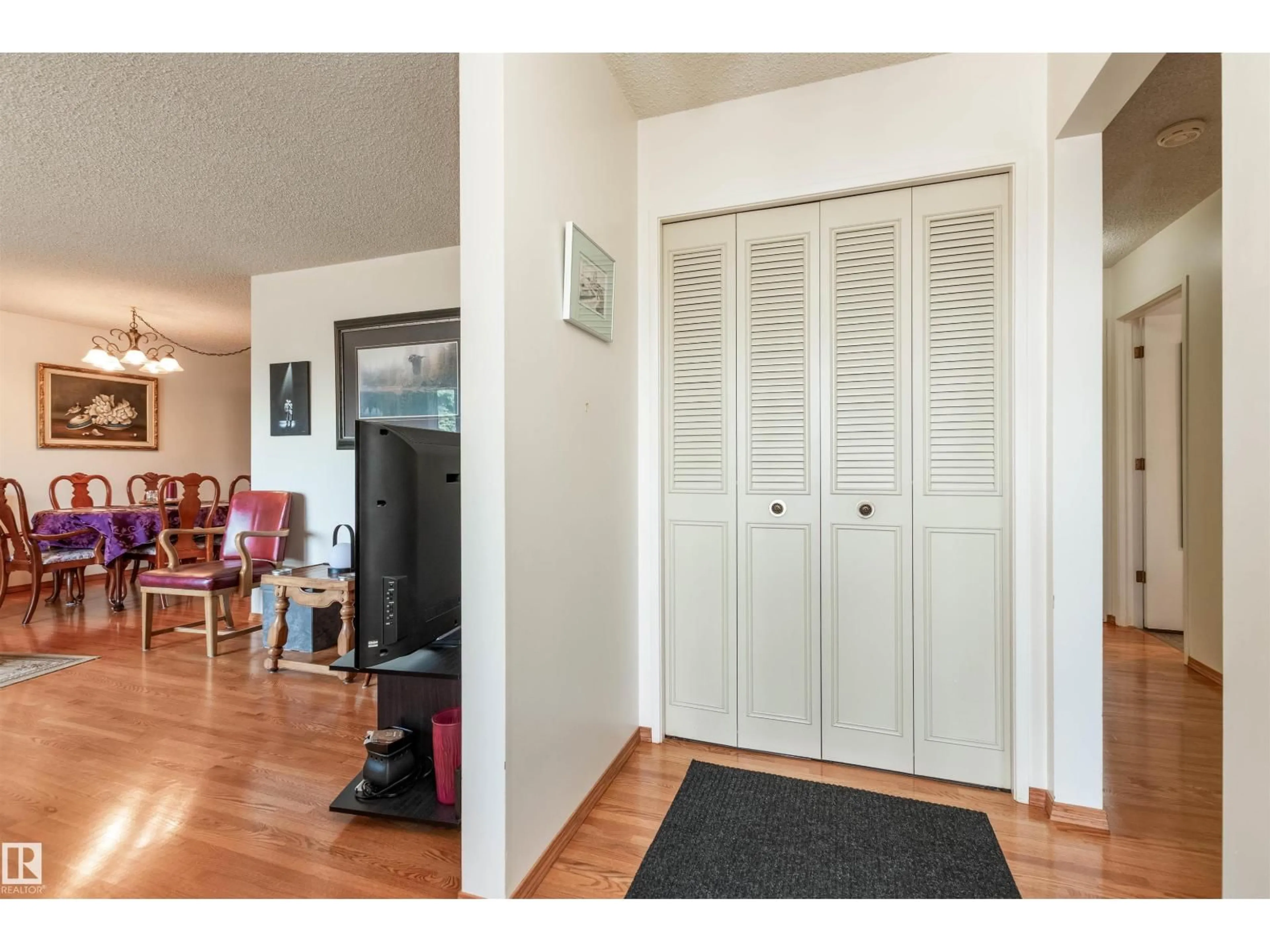 Indoor entryway for 16 MORELAND RD, Sherwood Park Alberta T8A0P5