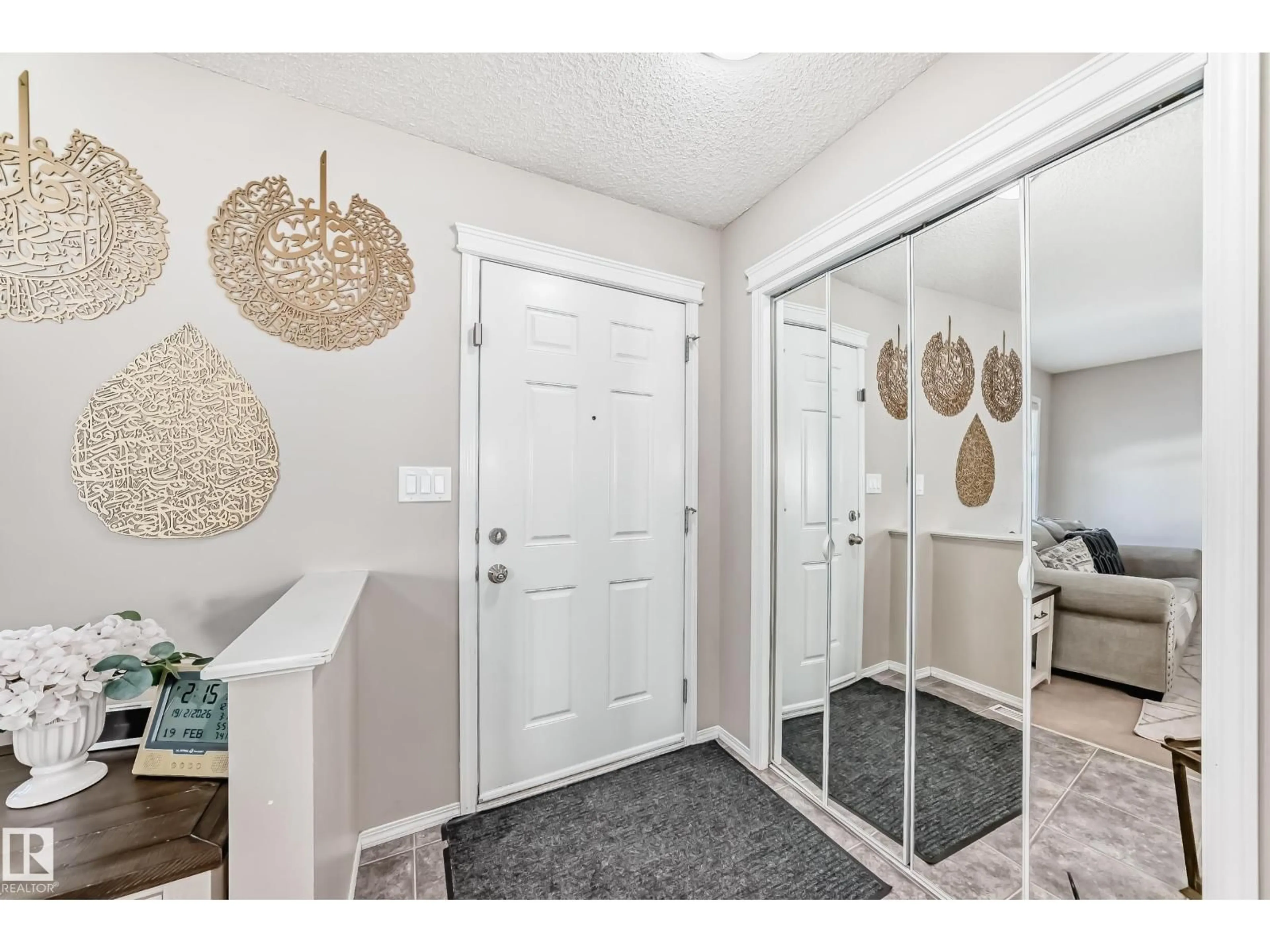 Indoor entryway for NW - 14043 151 AV, Edmonton Alberta T6V1T6