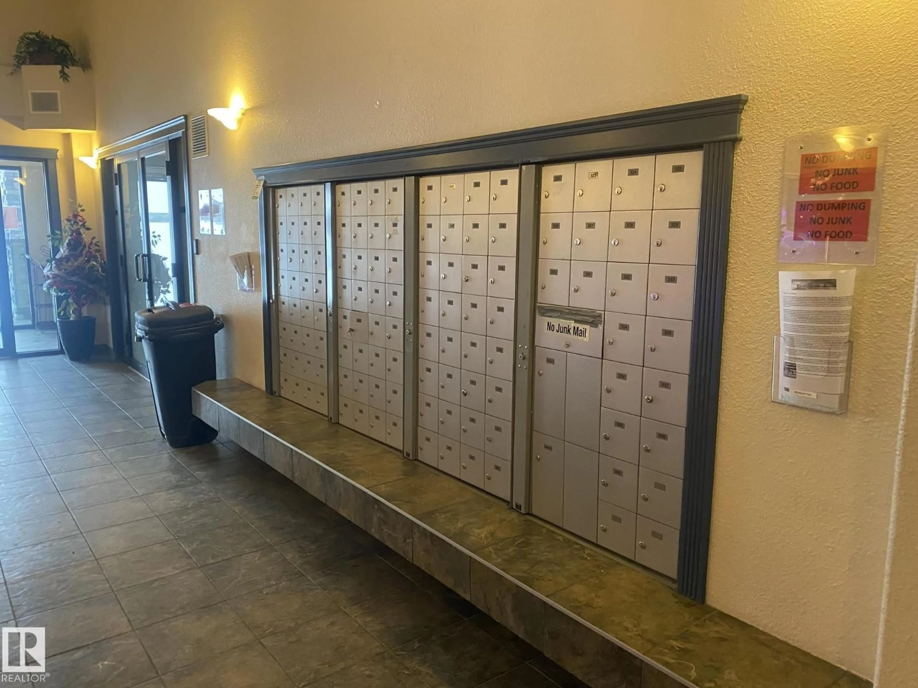 Indoor foyer for 9525 162 AV, Edmonton Alberta T5Z3V2