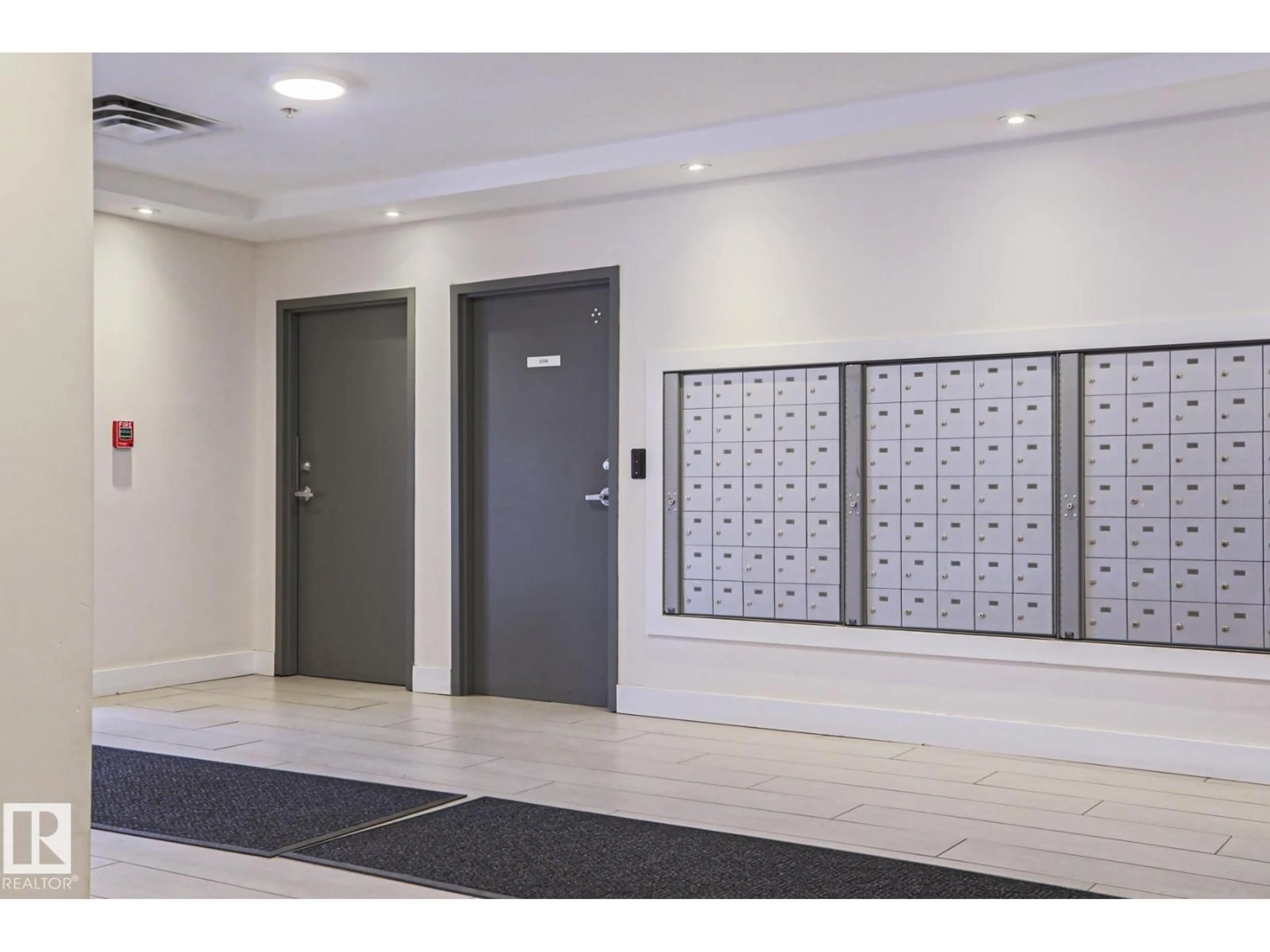 Indoor foyer for 201 10909 103 AV NW, Edmonton Alberta T5K2W7