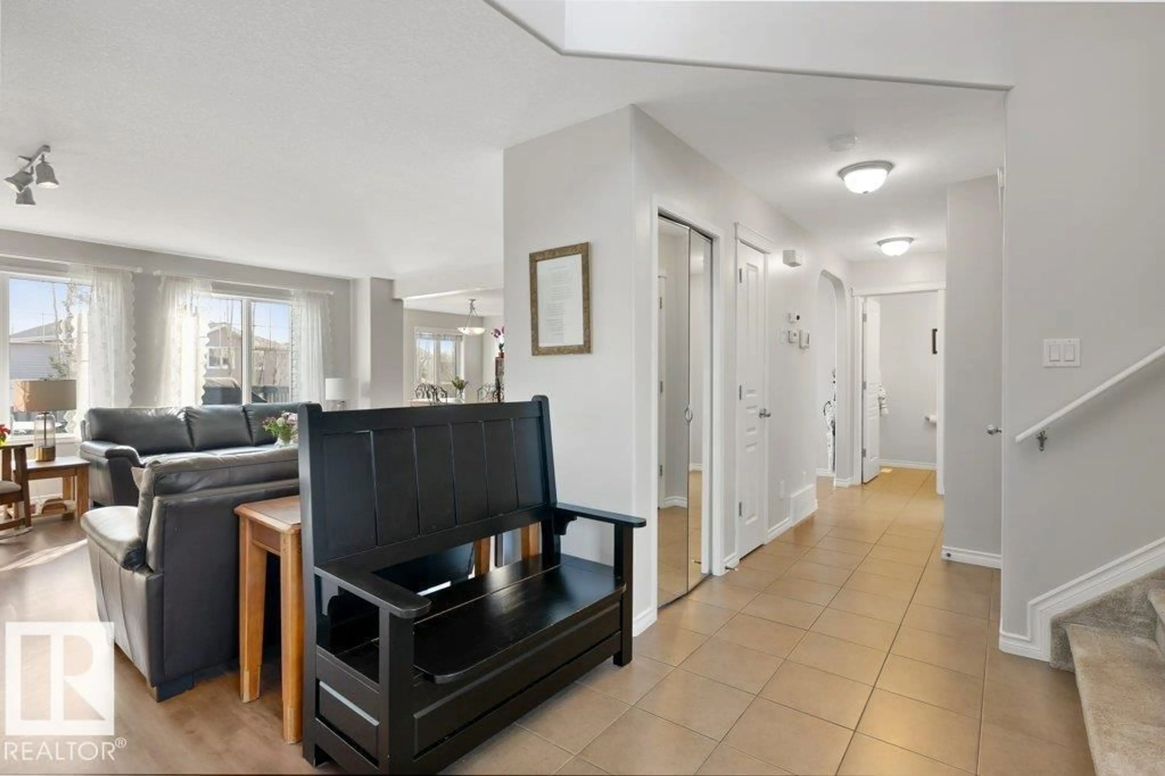 Indoor foyer for 7 ERIN CL, St. Albert Alberta T8N7J8