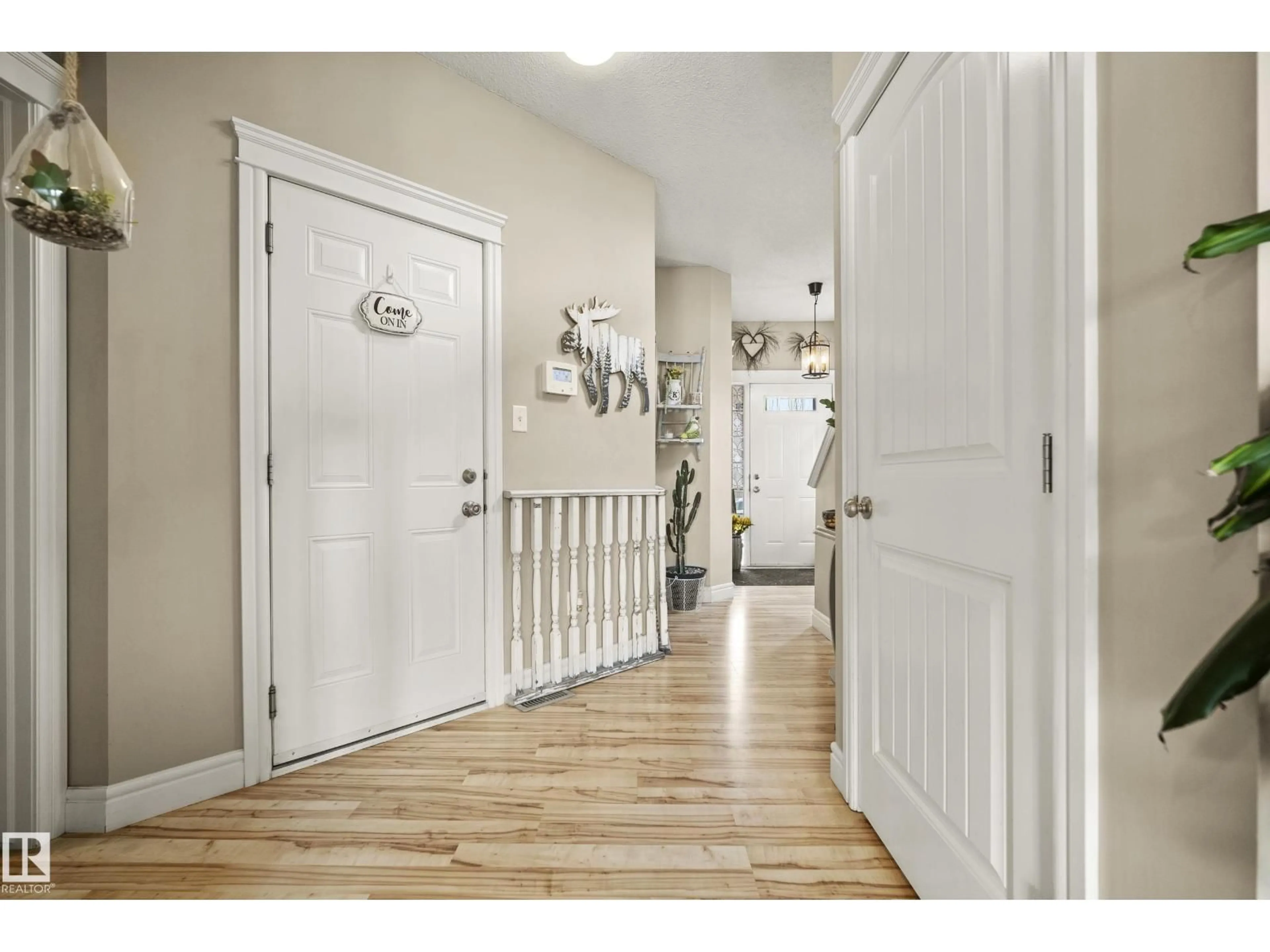 Indoor entryway for 114 MCLAUGHLIN DR, Spruce Grove Alberta T7X0K3
