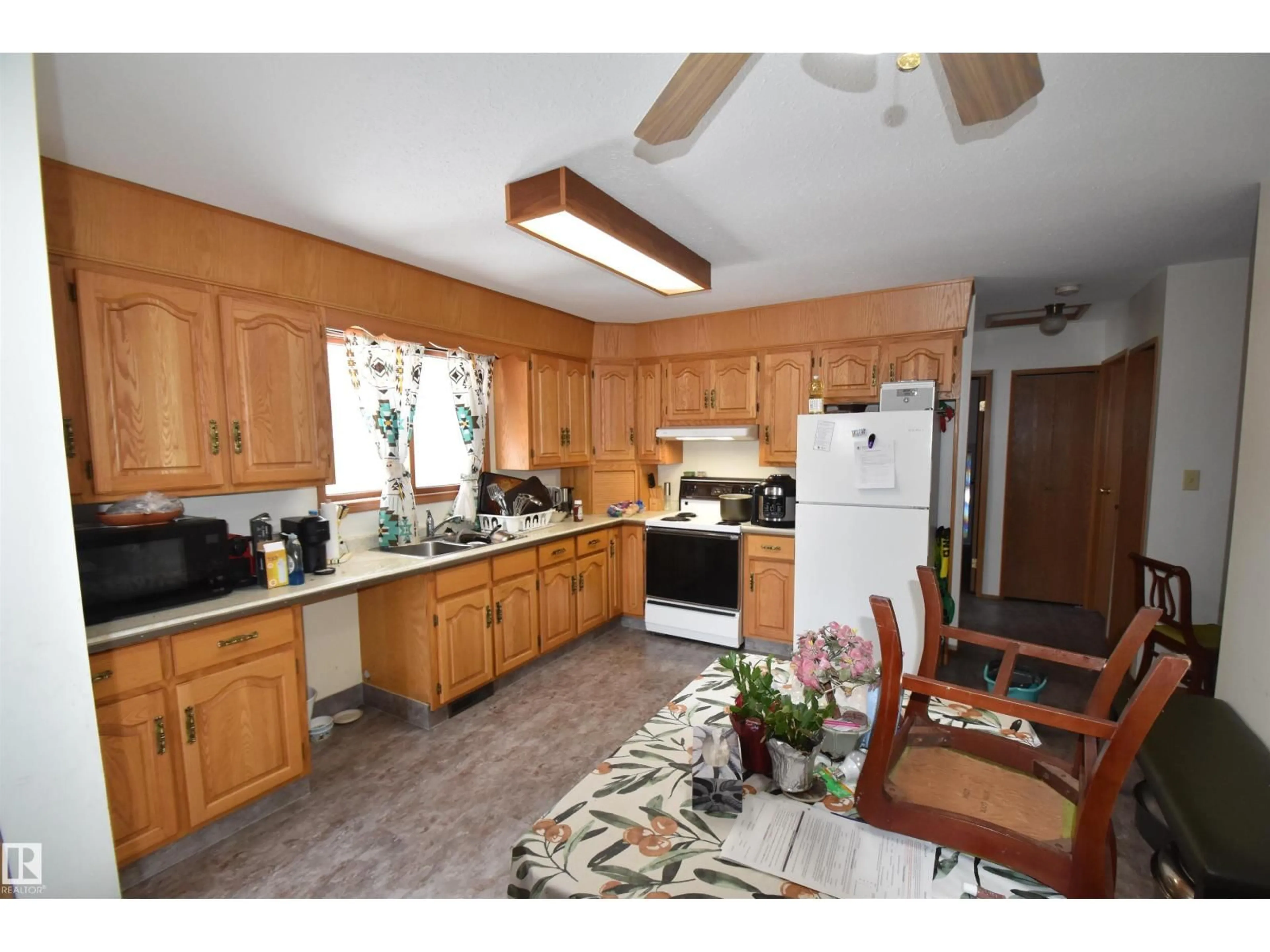 Standard kitchen, unknown for 4706 45 ST, St. Paul Town Alberta T0A3A3