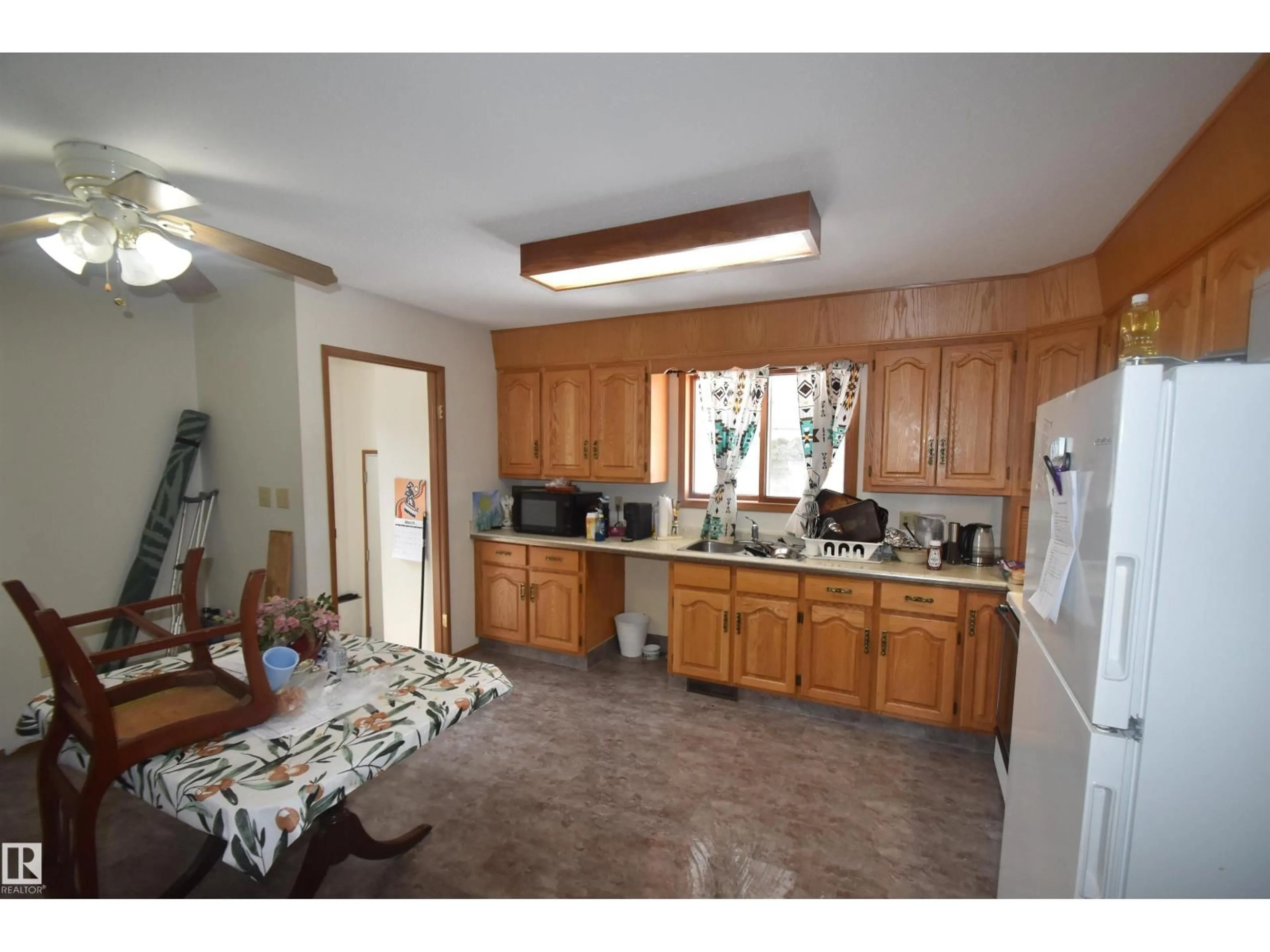 Standard kitchen, unknown for 4706 45 ST, St. Paul Town Alberta T0A3A3