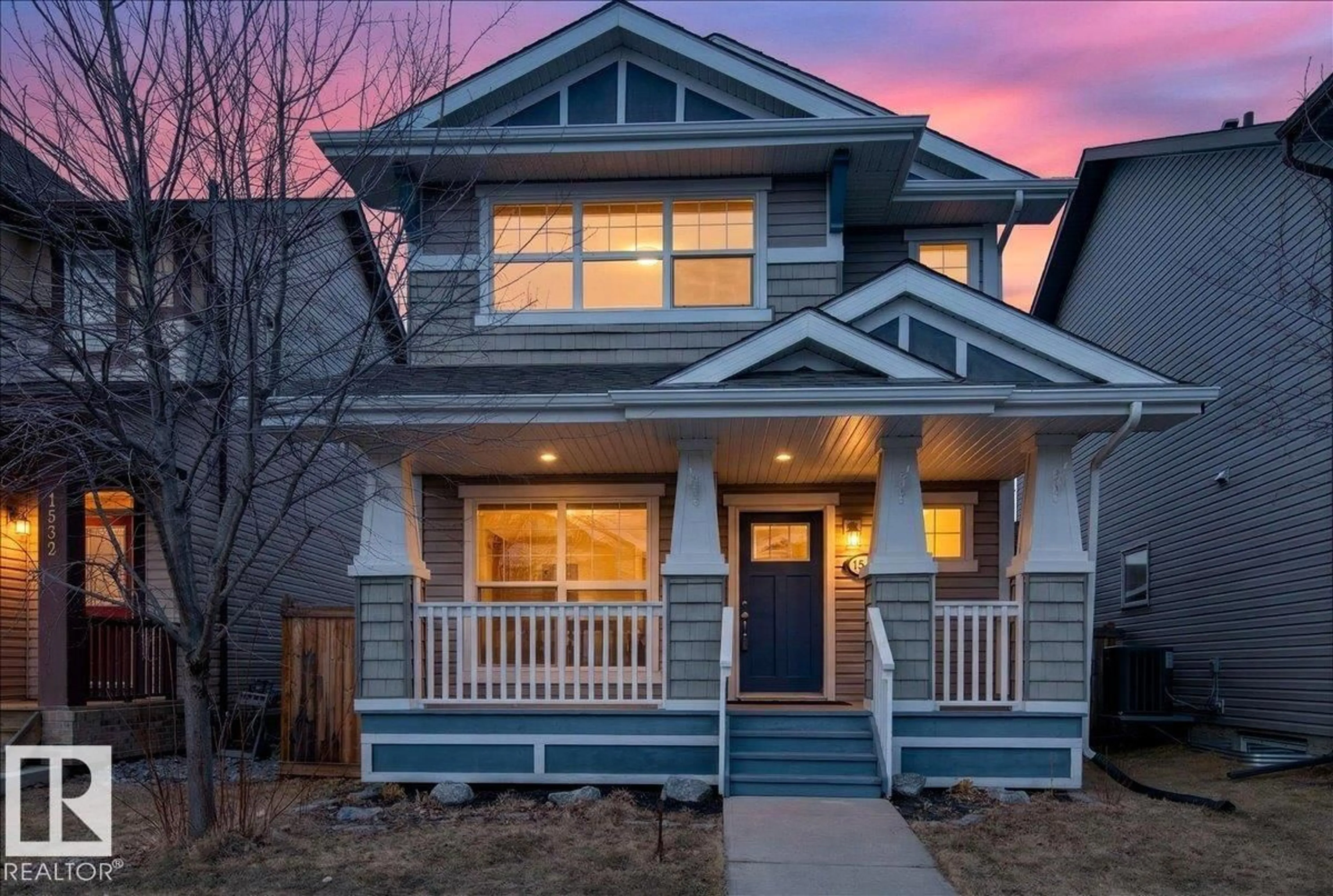 Home with vinyl exterior material, street for 1530 CHAPMAN WY, Edmonton Alberta T6W0Z1