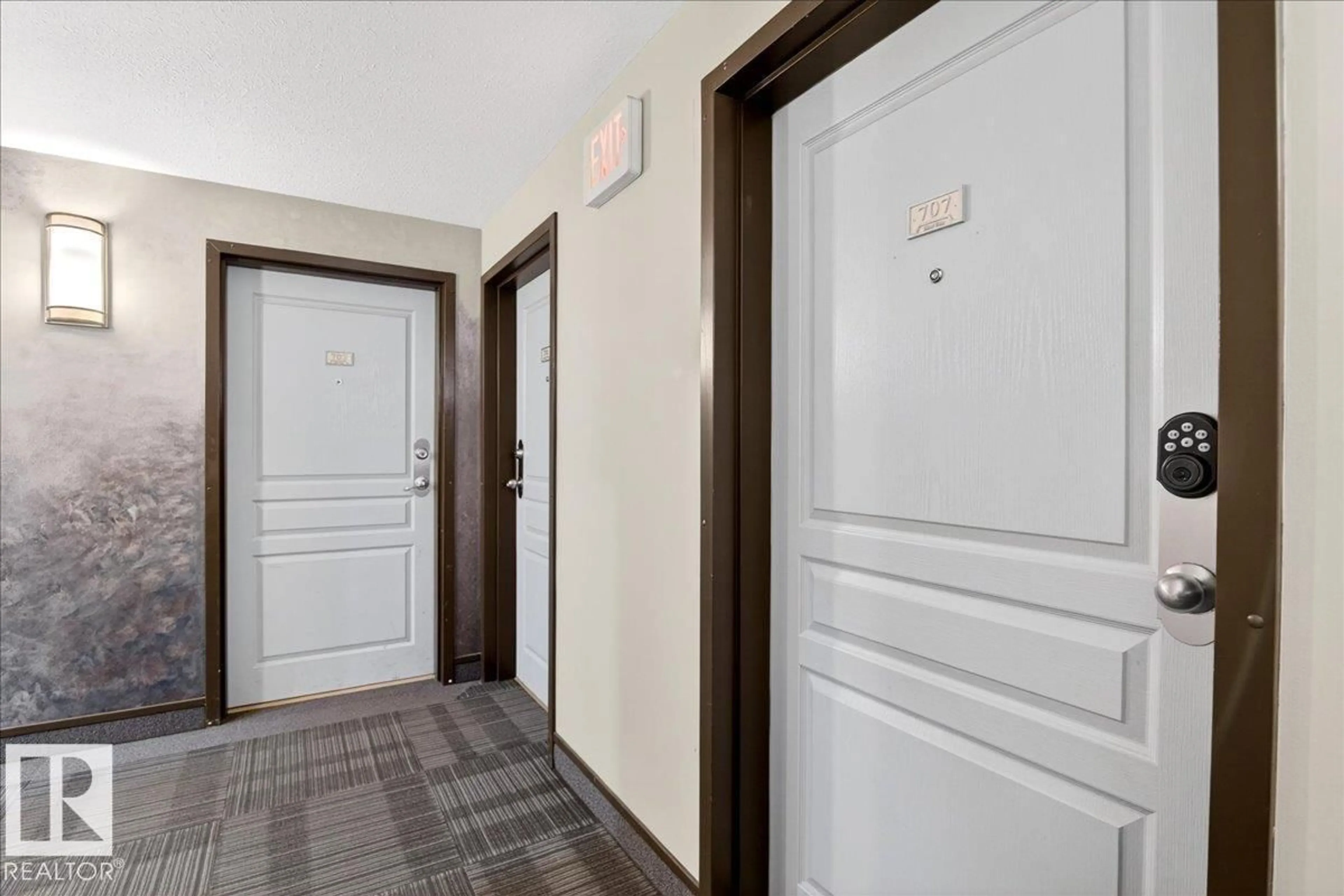 Indoor foyer for 707 - 9707 106 ST, Edmonton Alberta T5K0B7