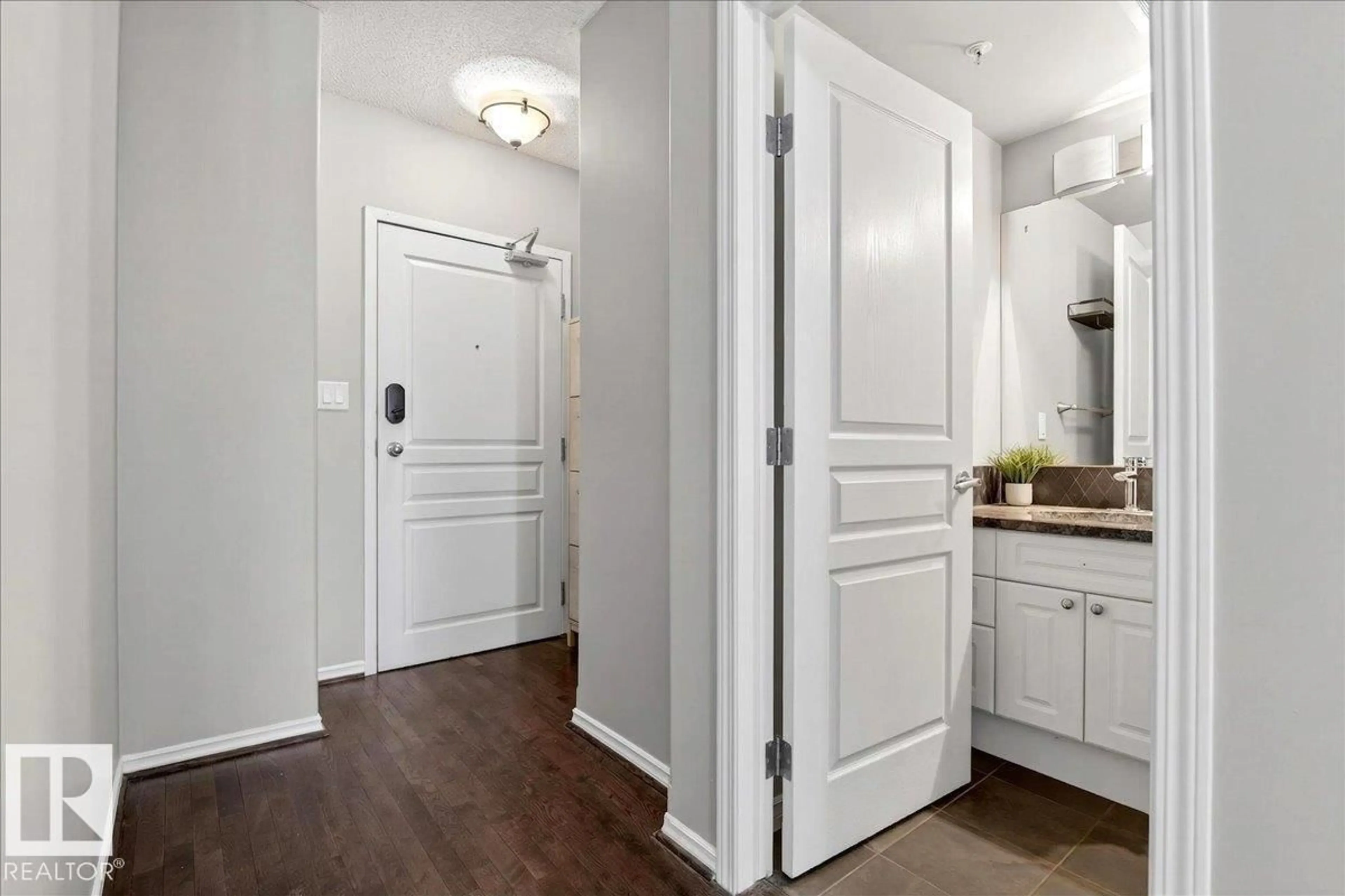 Indoor entryway for 707 - 9707 106 ST, Edmonton Alberta T5K0B7