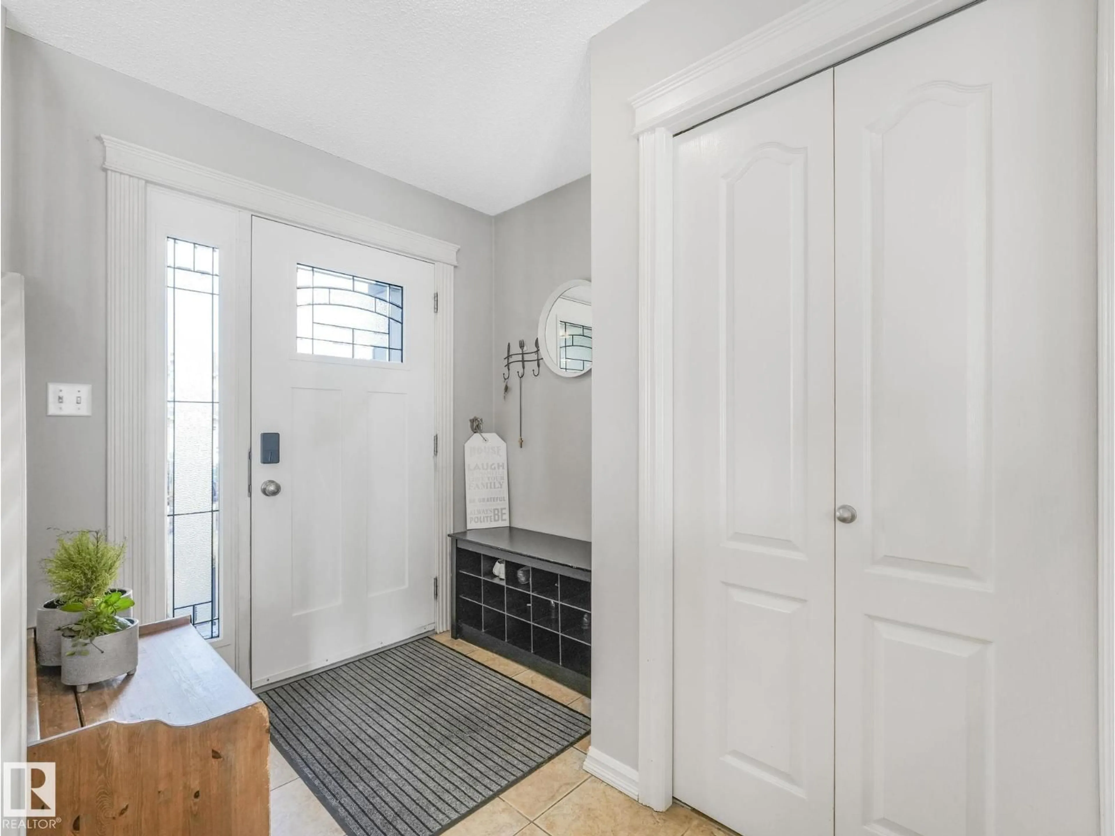 Indoor entryway for 2354 TAYLOR CL, Edmonton Alberta T6R3J8