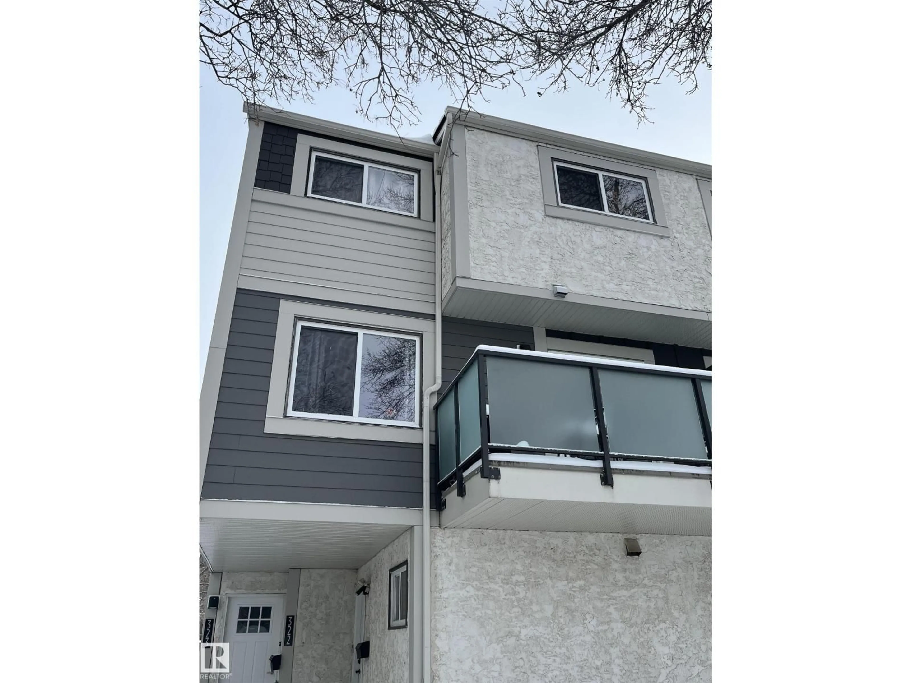 Home with vinyl exterior material, street for NW - 322 WILLOW CO, Edmonton Alberta T5T2K7