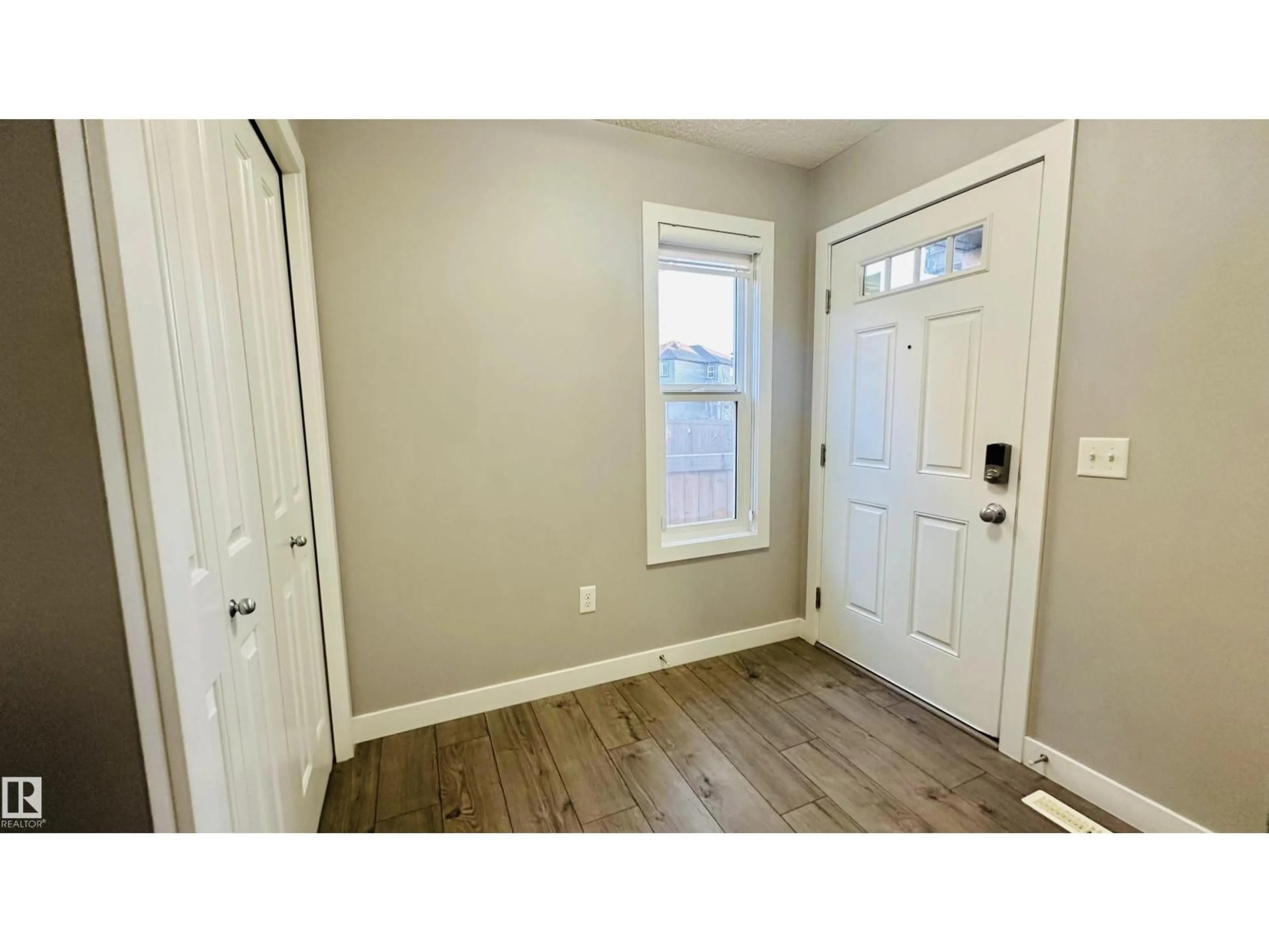 Indoor entryway for 1105 33A ST, Edmonton Alberta T6T2C4
