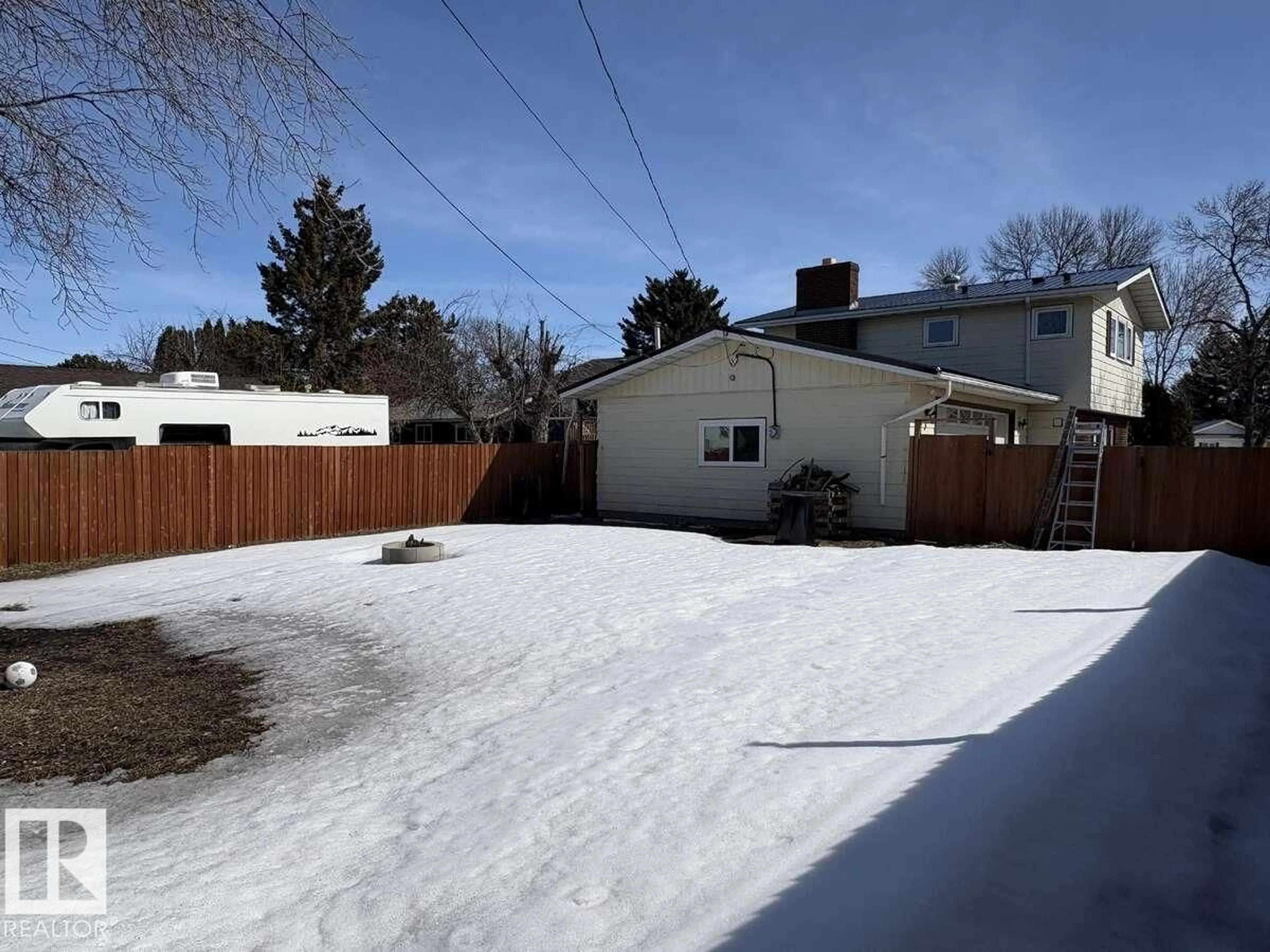 A pic from outside/outdoor area/front of a property/back of a property/a pic from drone, street for 5204 47 ST, Redwater Alberta T0A2W0