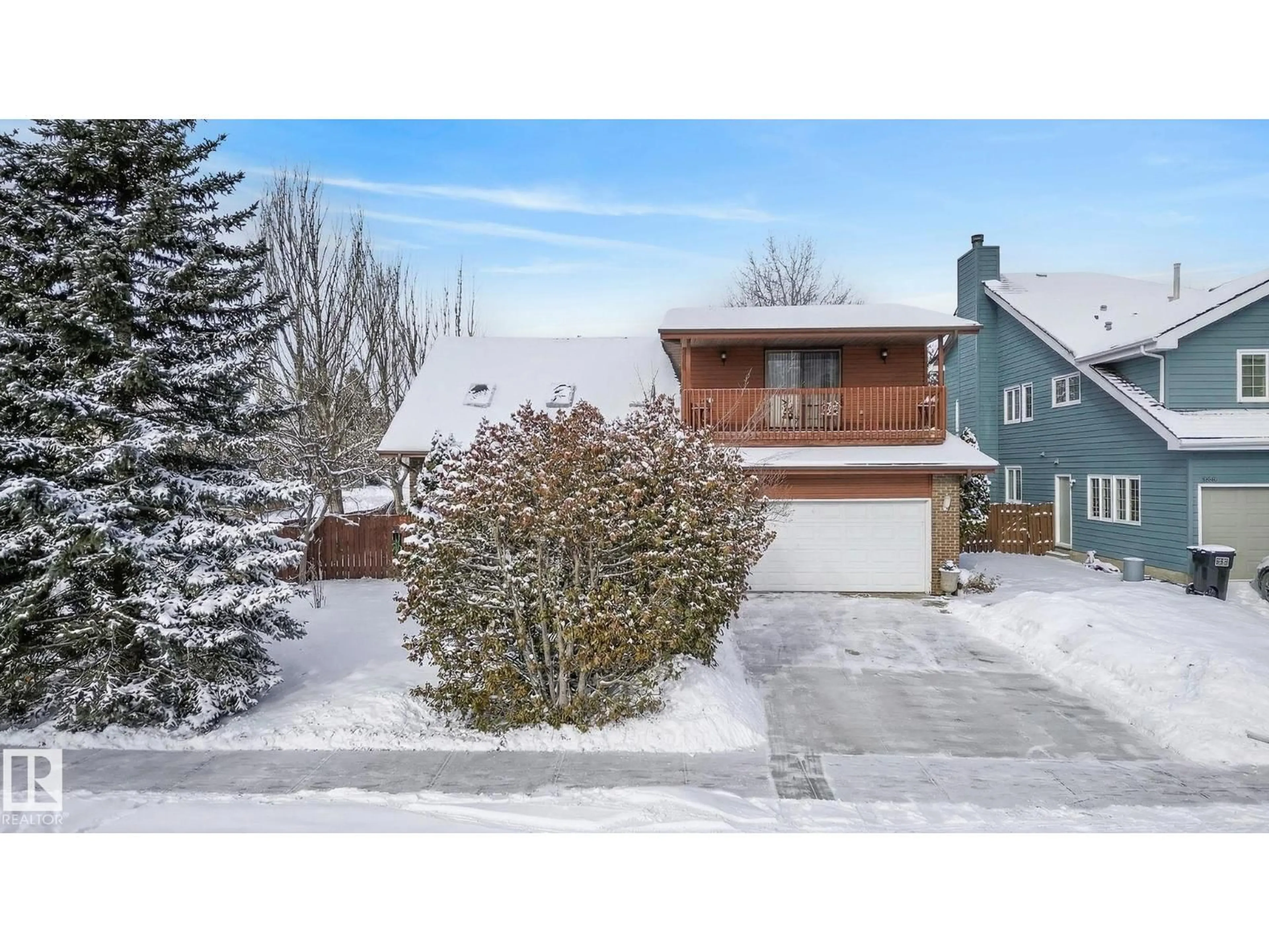A pic from outside/outdoor area/front of a property/back of a property/a pic from drone, street for 5604 174 ST, Edmonton Alberta T6M1J1