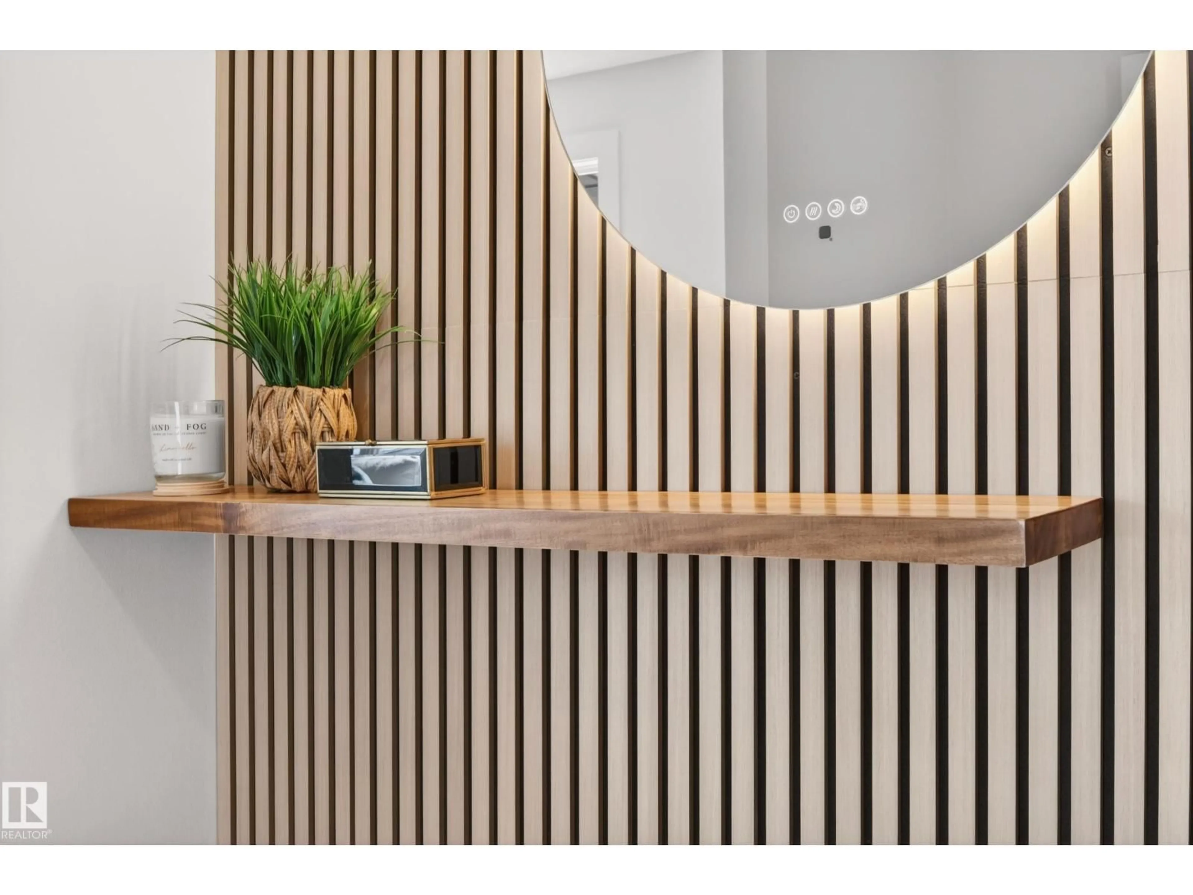 Indoor entryway for 18312 91 AV, Edmonton Alberta T5T1N9