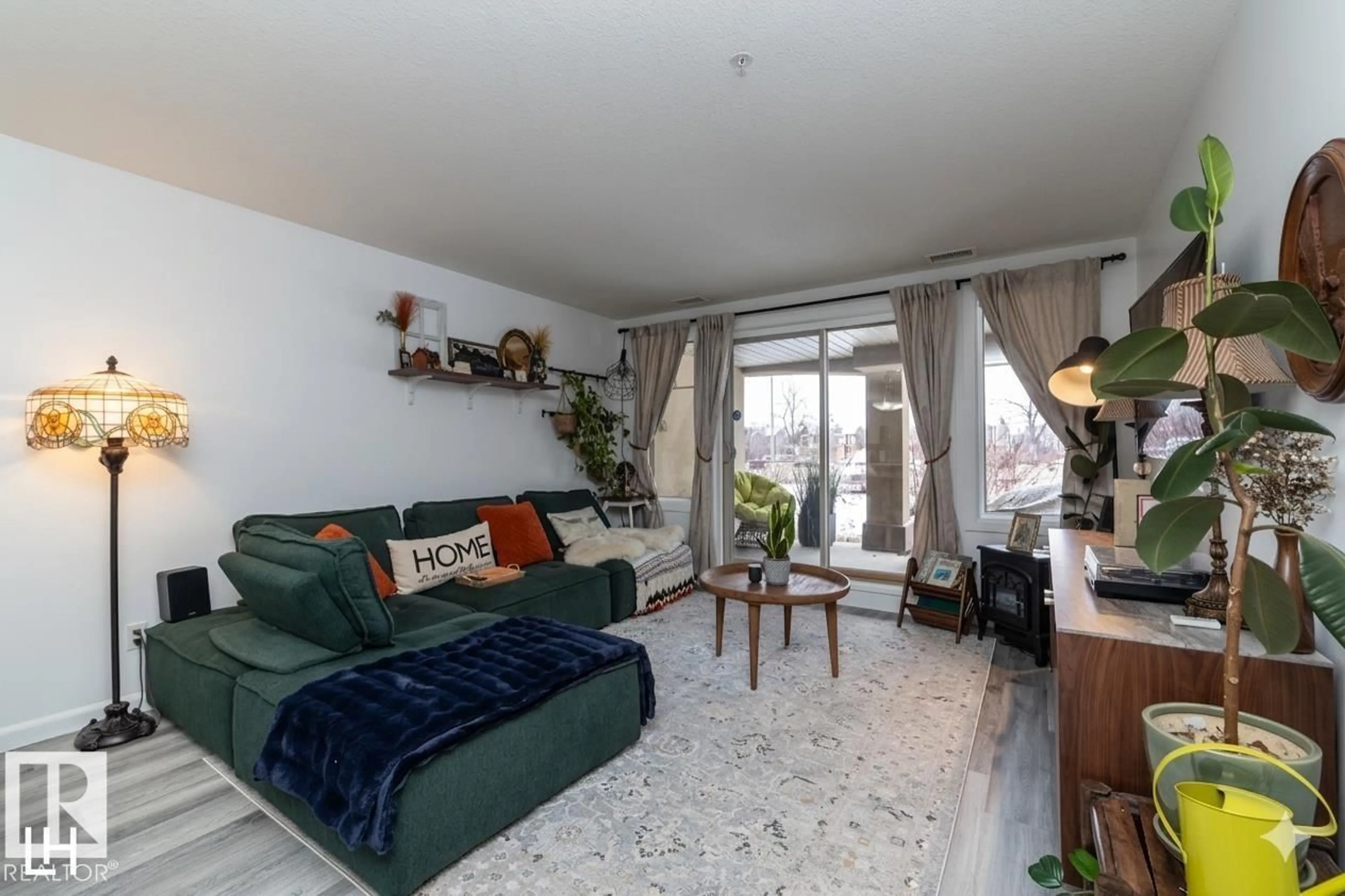 Living room with furniture, unknown for 400 PALISADES WY, Sherwood Park Alberta T8H0H4