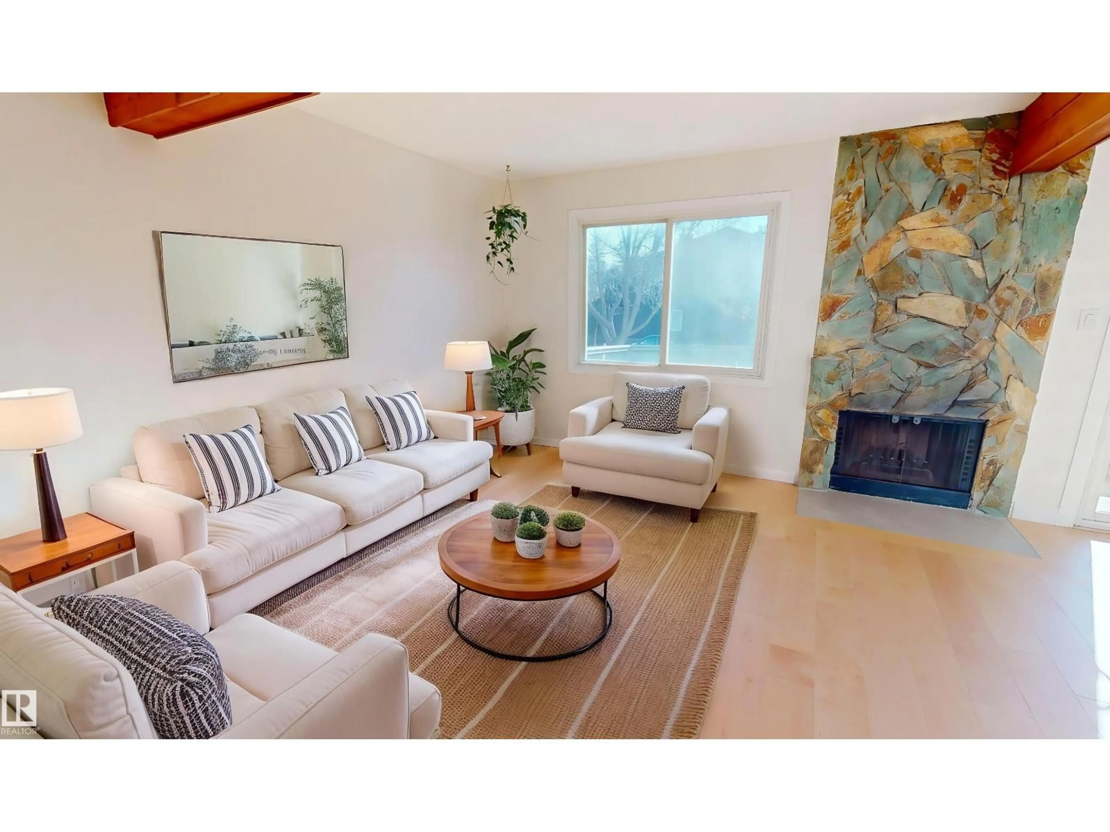 Living room with furniture, unknown for 323 WILLOW CT, Edmonton Alberta T5T2K7