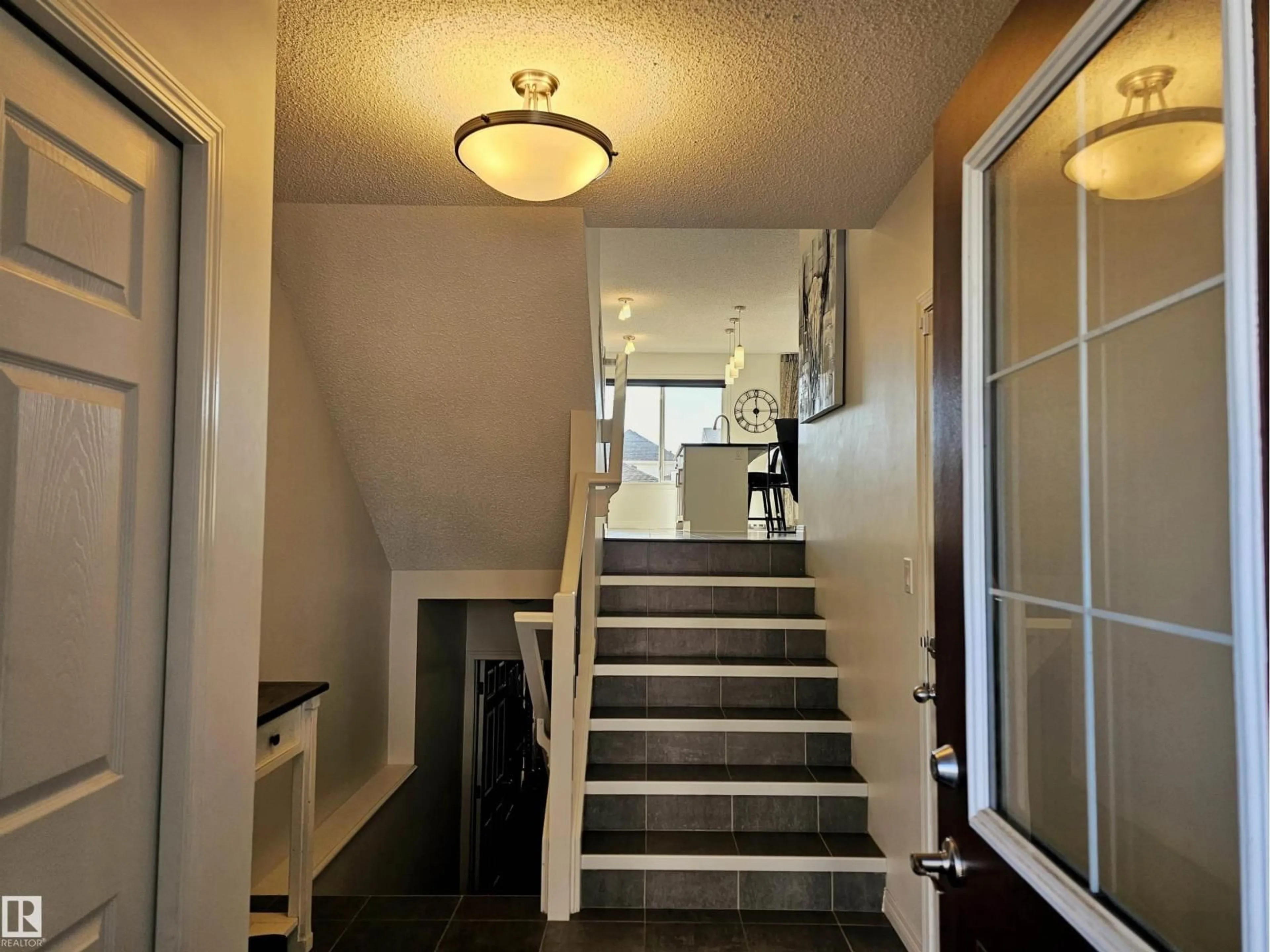 Indoor entryway for 6888 EVANS WD, Edmonton Alberta T6M0T8