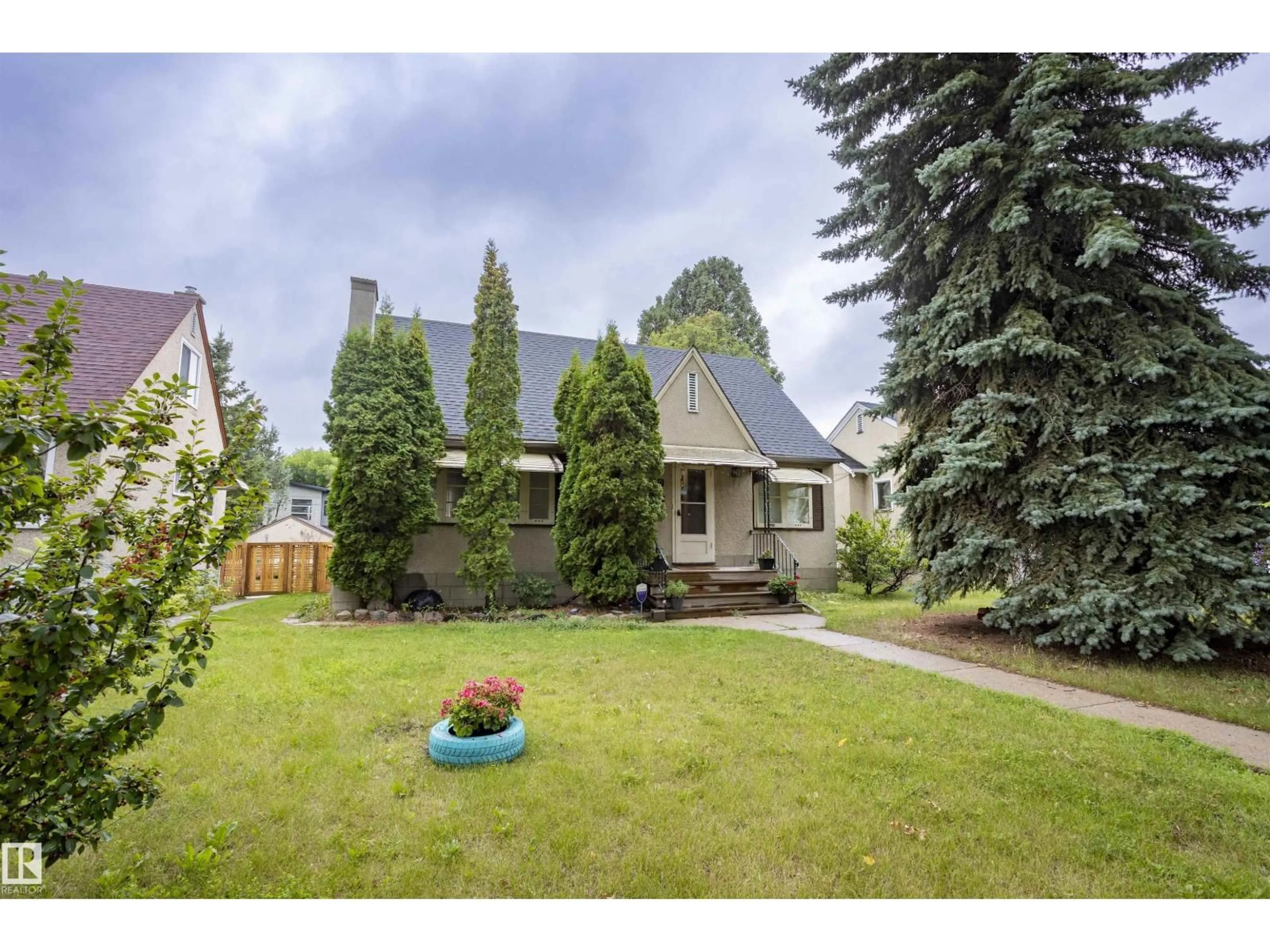 Patio, street for NW - 10880 73 ST, Edmonton Alberta T5B1Y7
