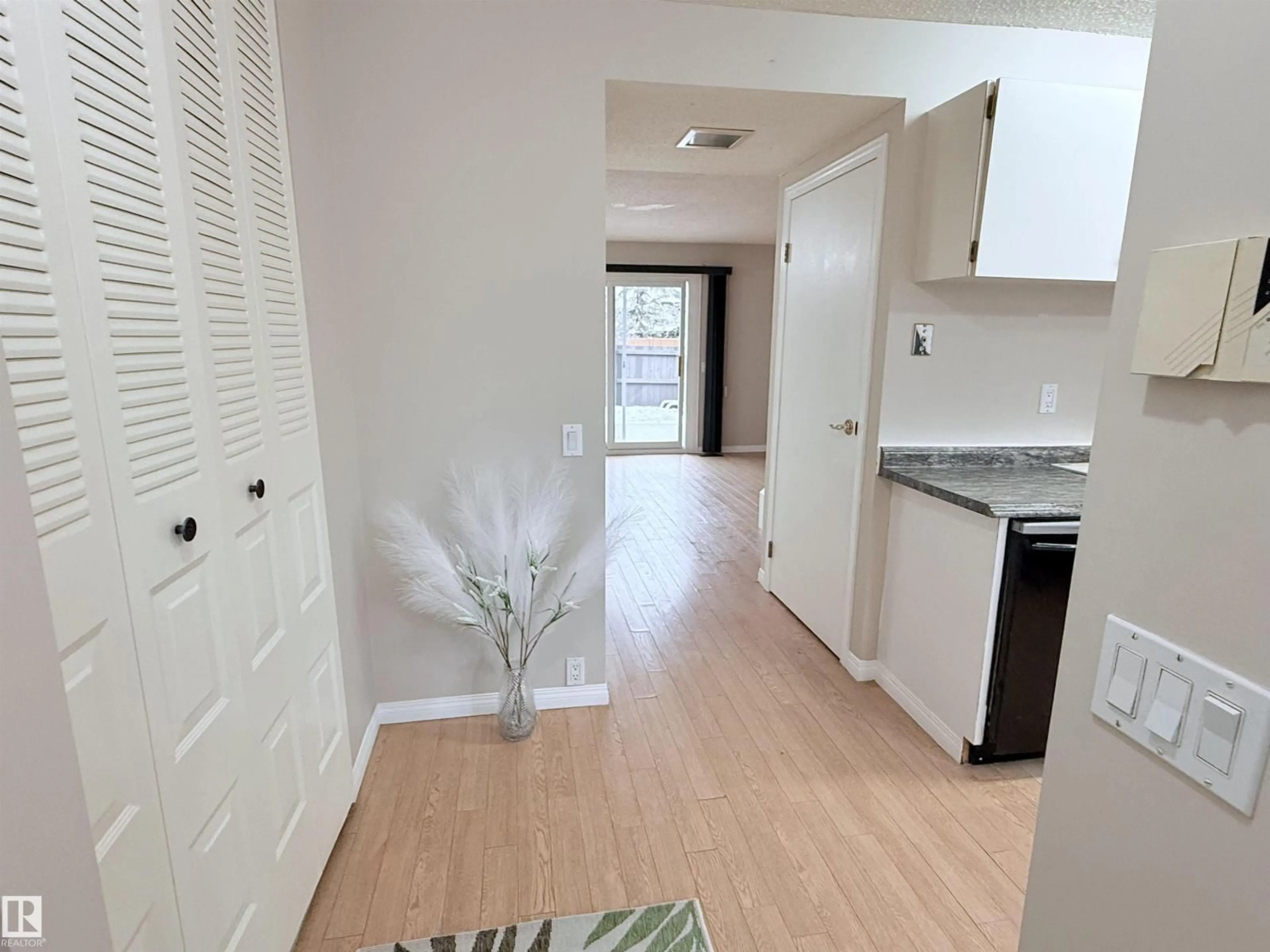 A pic of a room for 18118 93 AV, Edmonton Alberta T5T1Y1