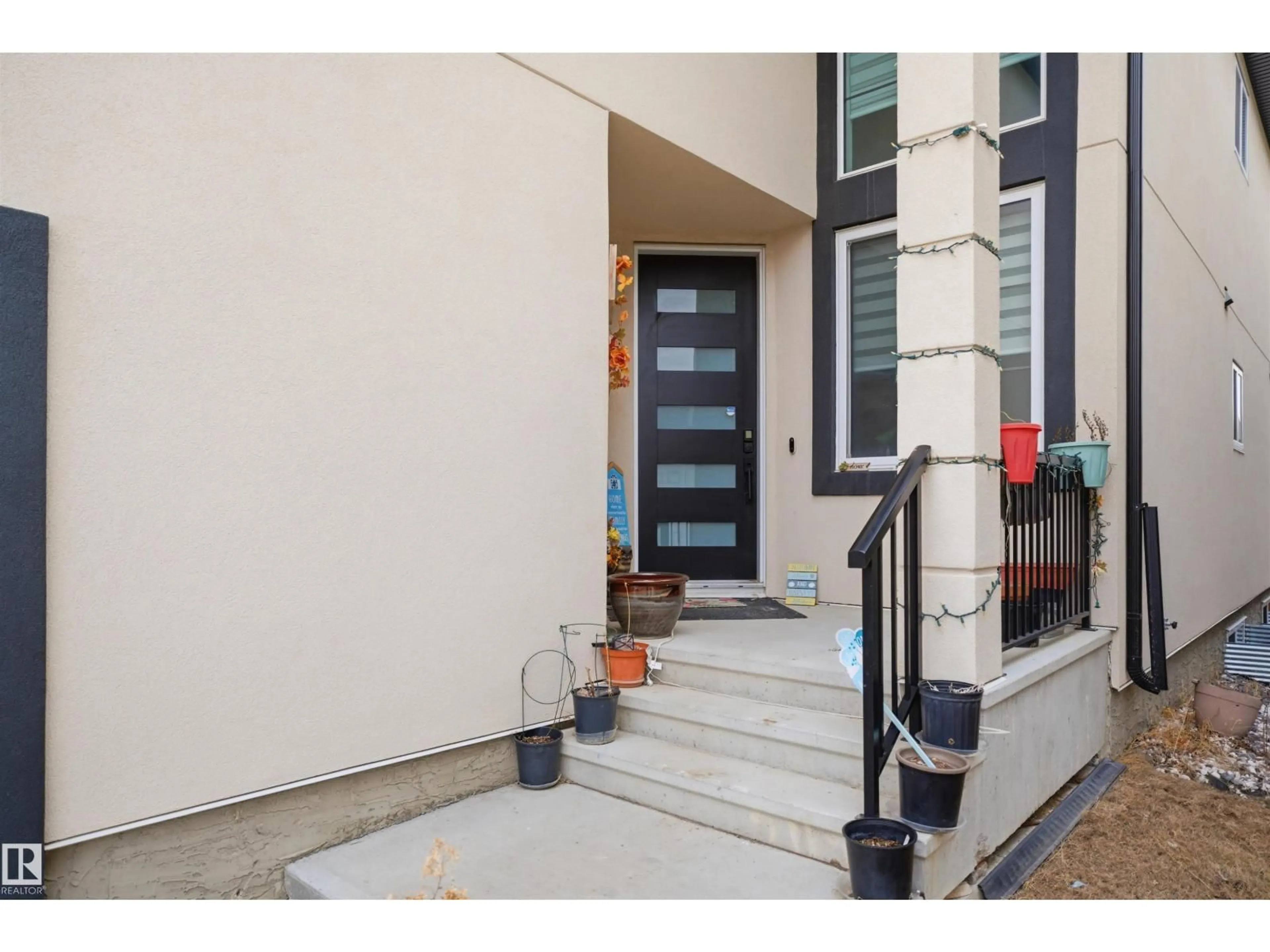 Unknown for 2420 13 AV, Edmonton Alberta T6T2M7