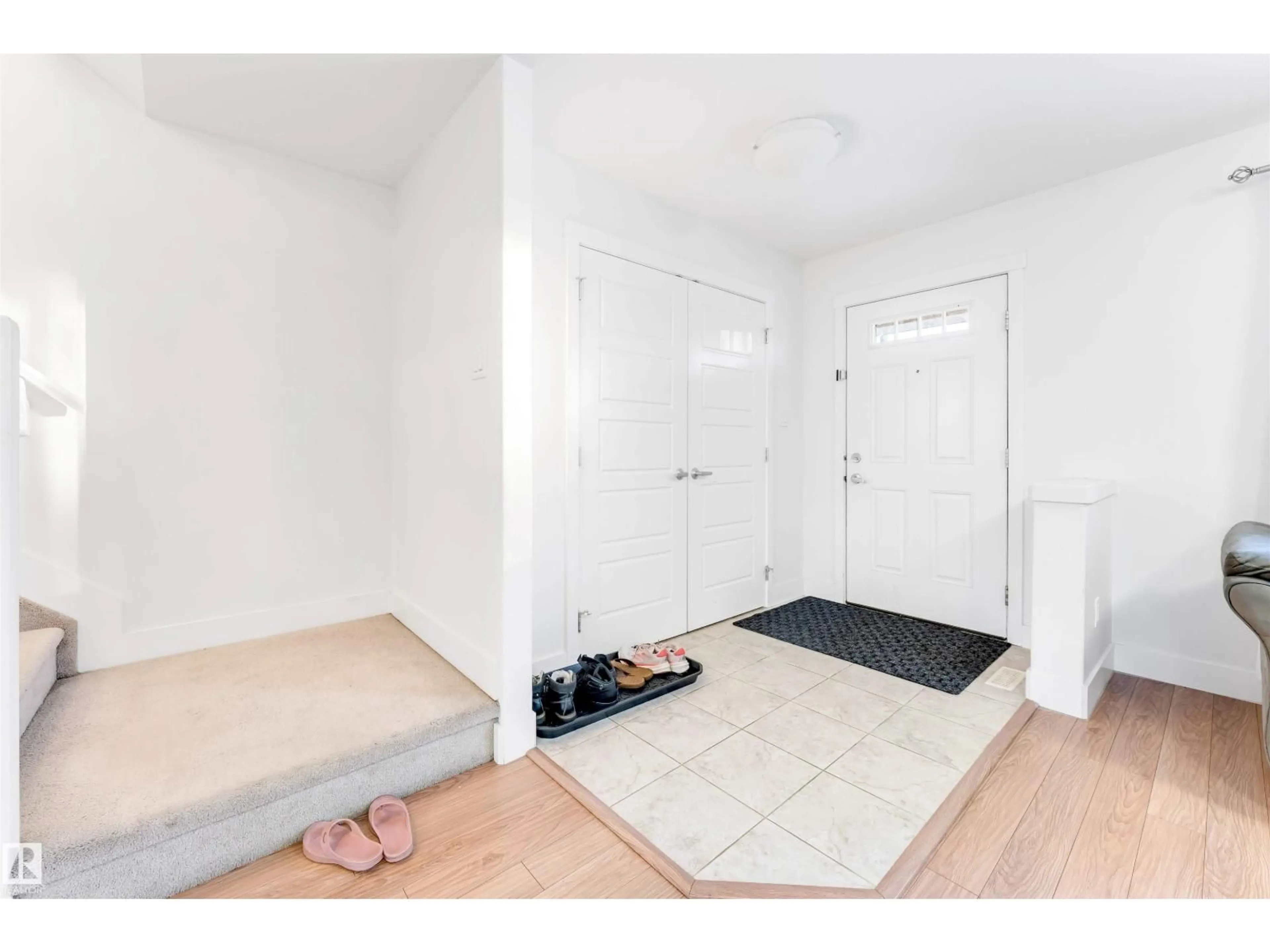 Indoor entryway for NW - 1536 21 ST, Edmonton Alberta T6T2B7