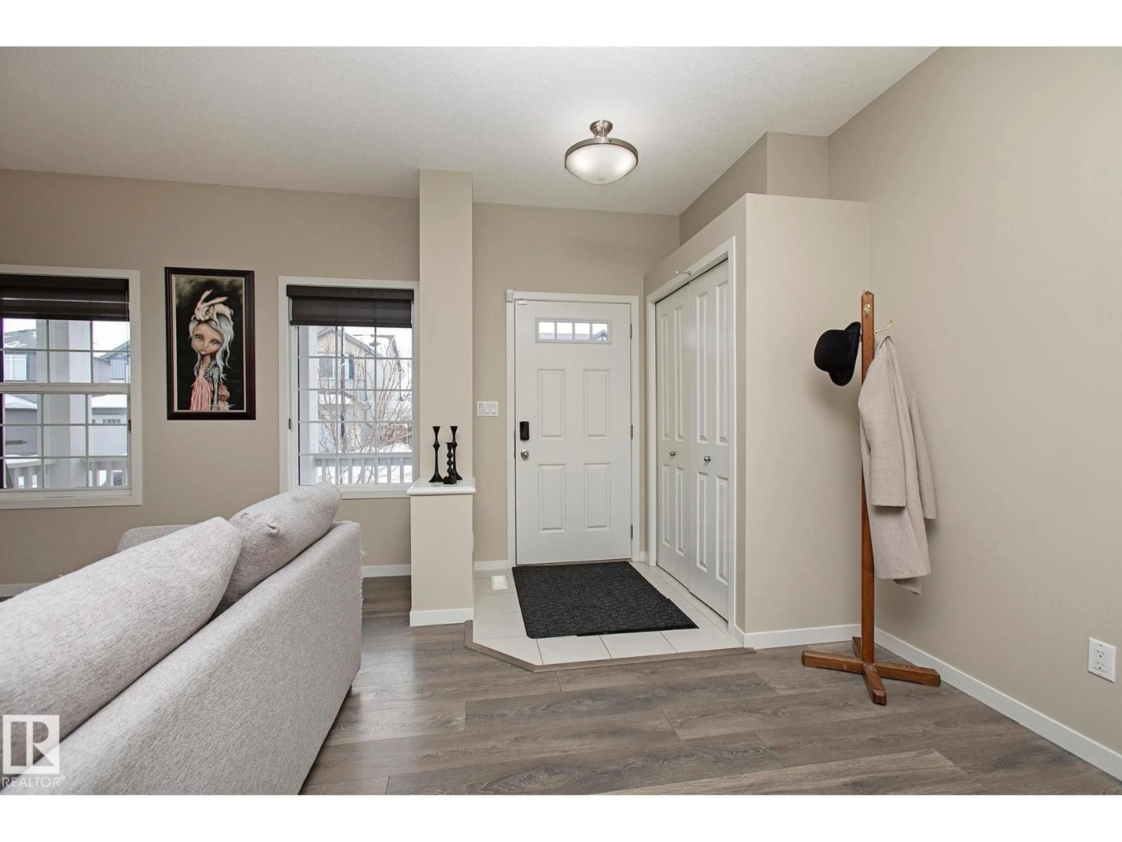 Indoor entryway for 7718 EIFERT CR, Edmonton Alberta T6M0W2