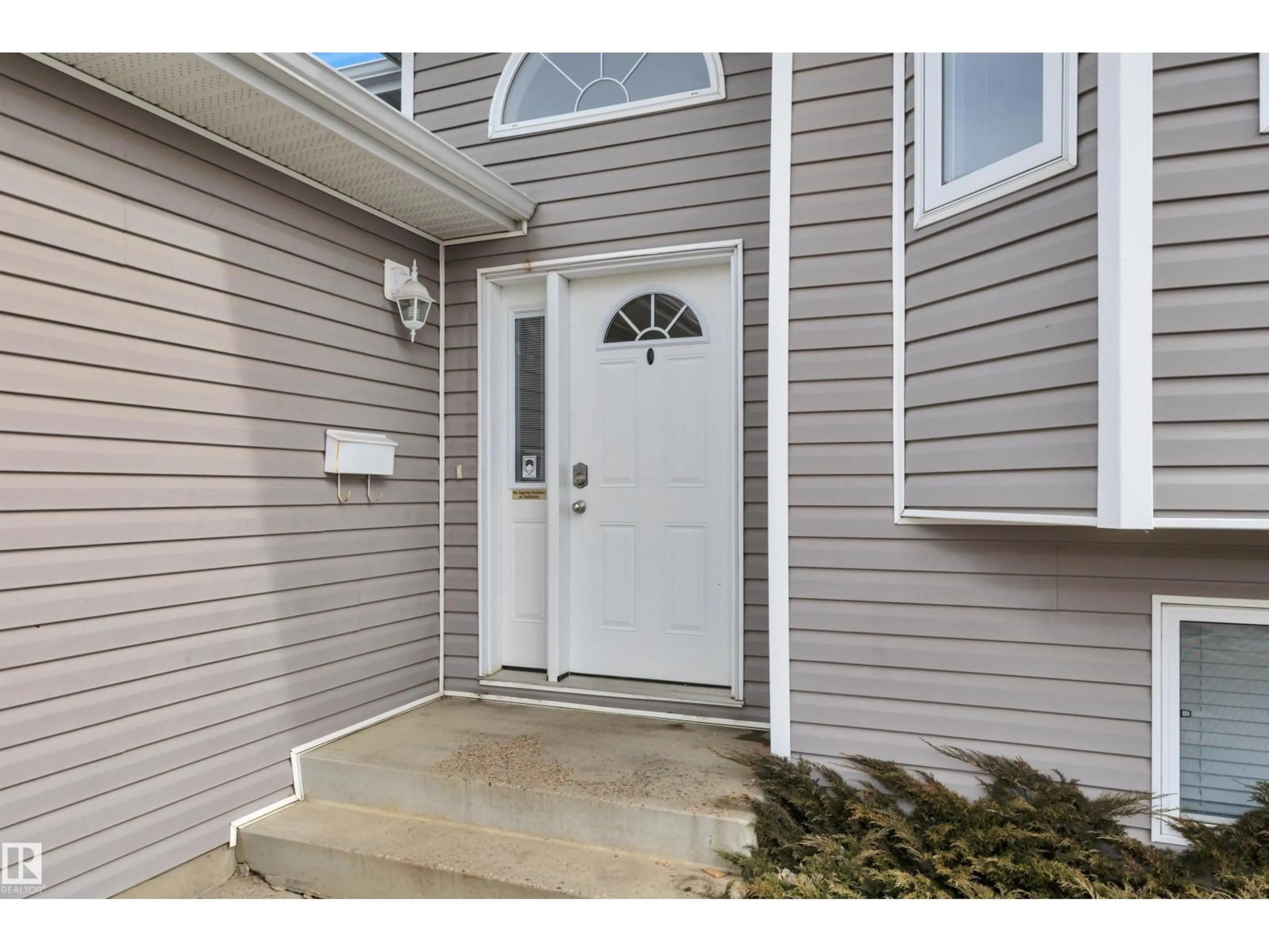 Indoor entryway for 5 PARKVIEW CR, Calmar Alberta T0C0V0