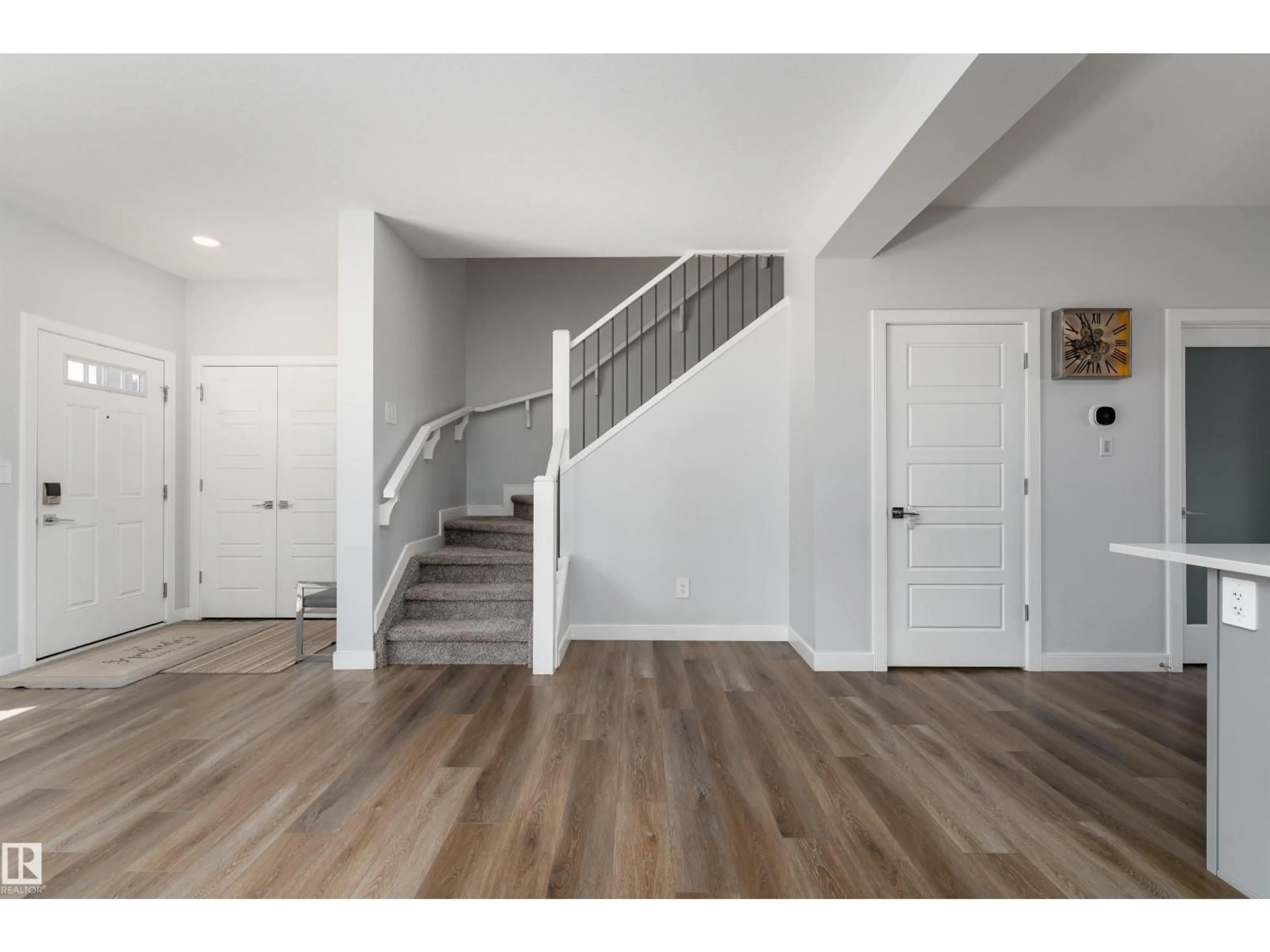 Indoor entryway for 858 NORTHERN HARRIER LN, Edmonton Alberta T5S0P8