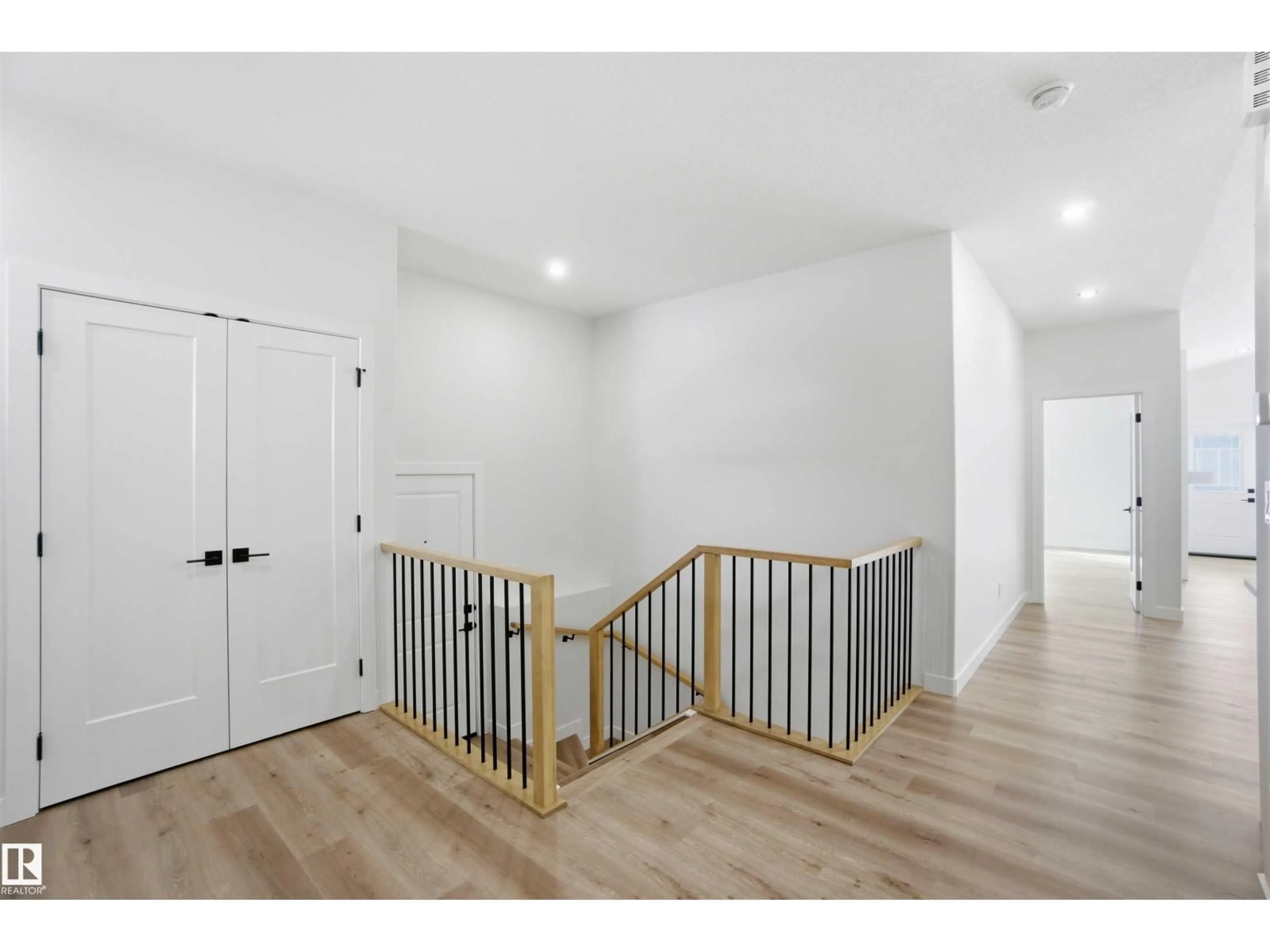 Unknown for 3320 CHICKADEE DRIVE, Edmonton Alberta T5S0V4