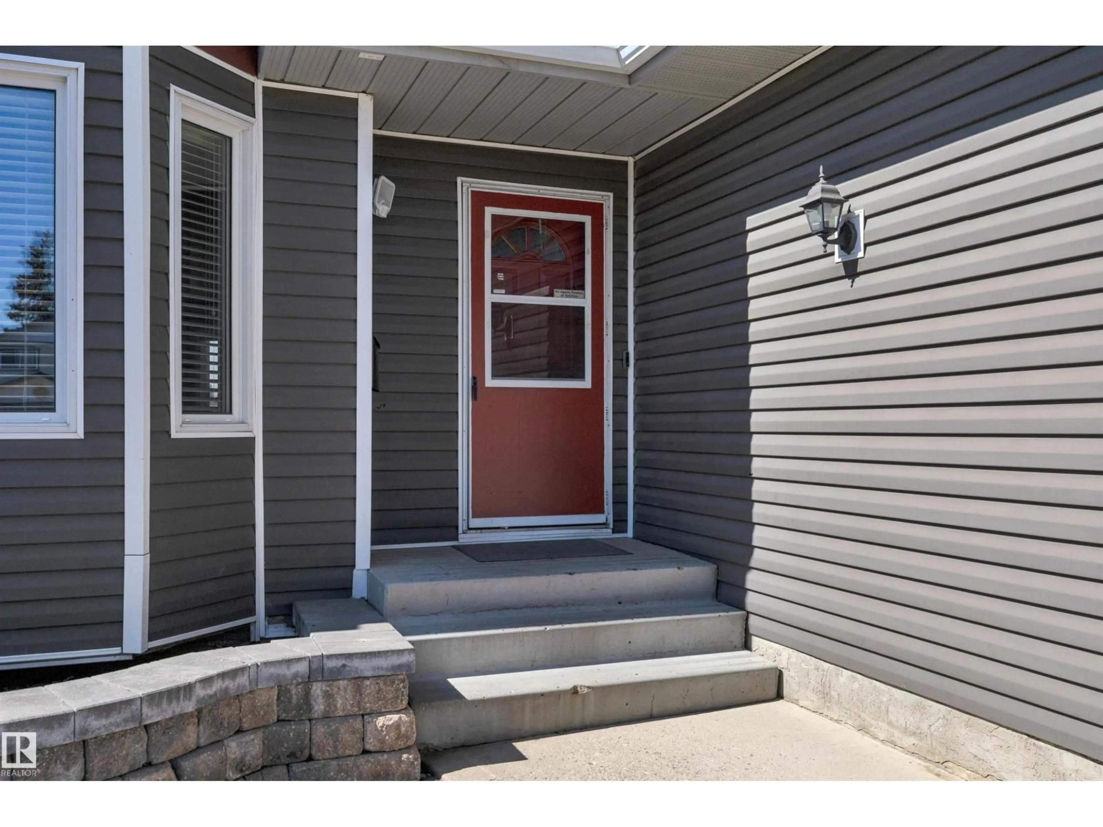 Indoor entryway for 254 PORTER AV, Millet Alberta T0C1Z0