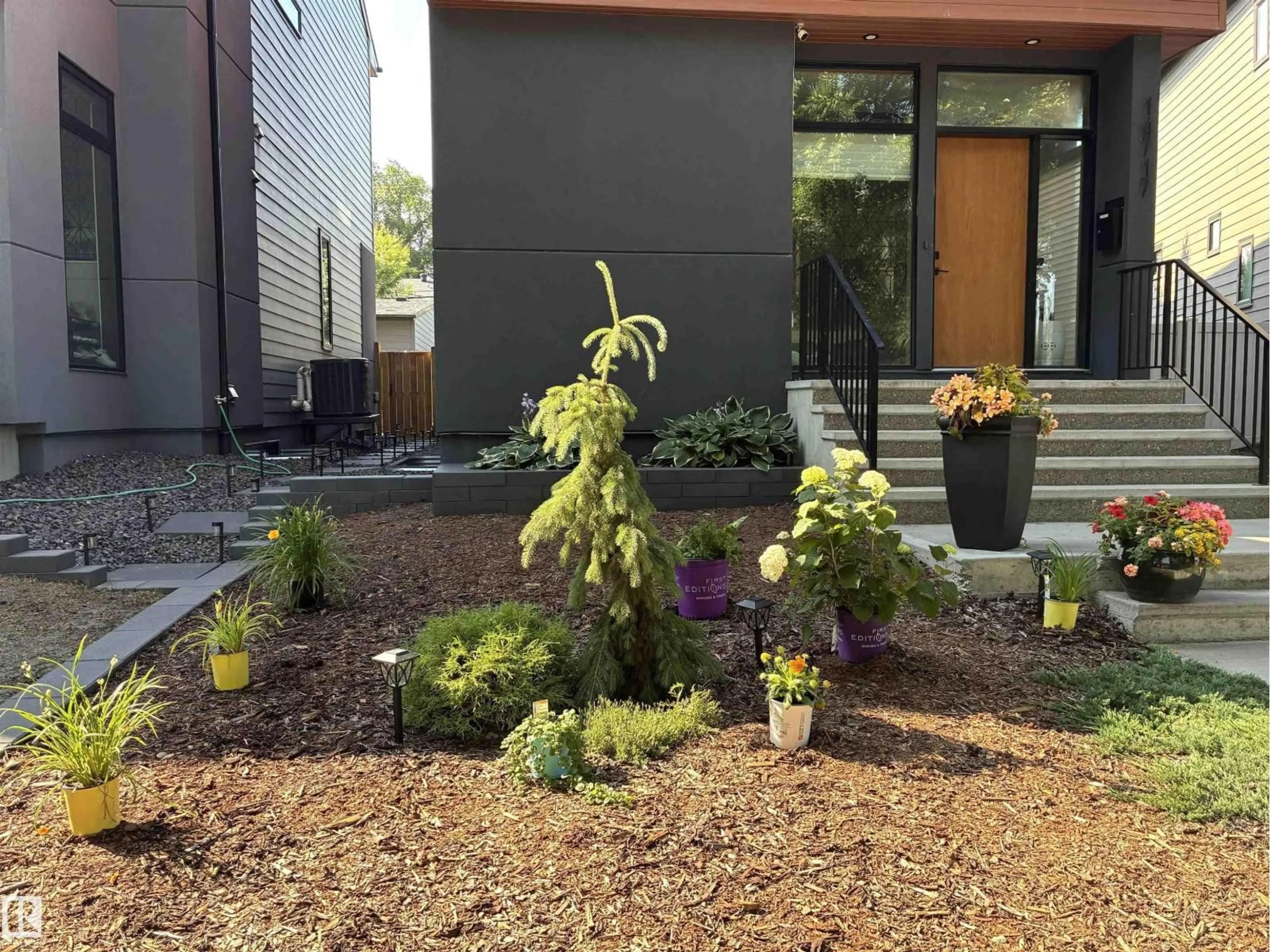 Unknown for 14717 92 AV, Edmonton Alberta T5R5B4