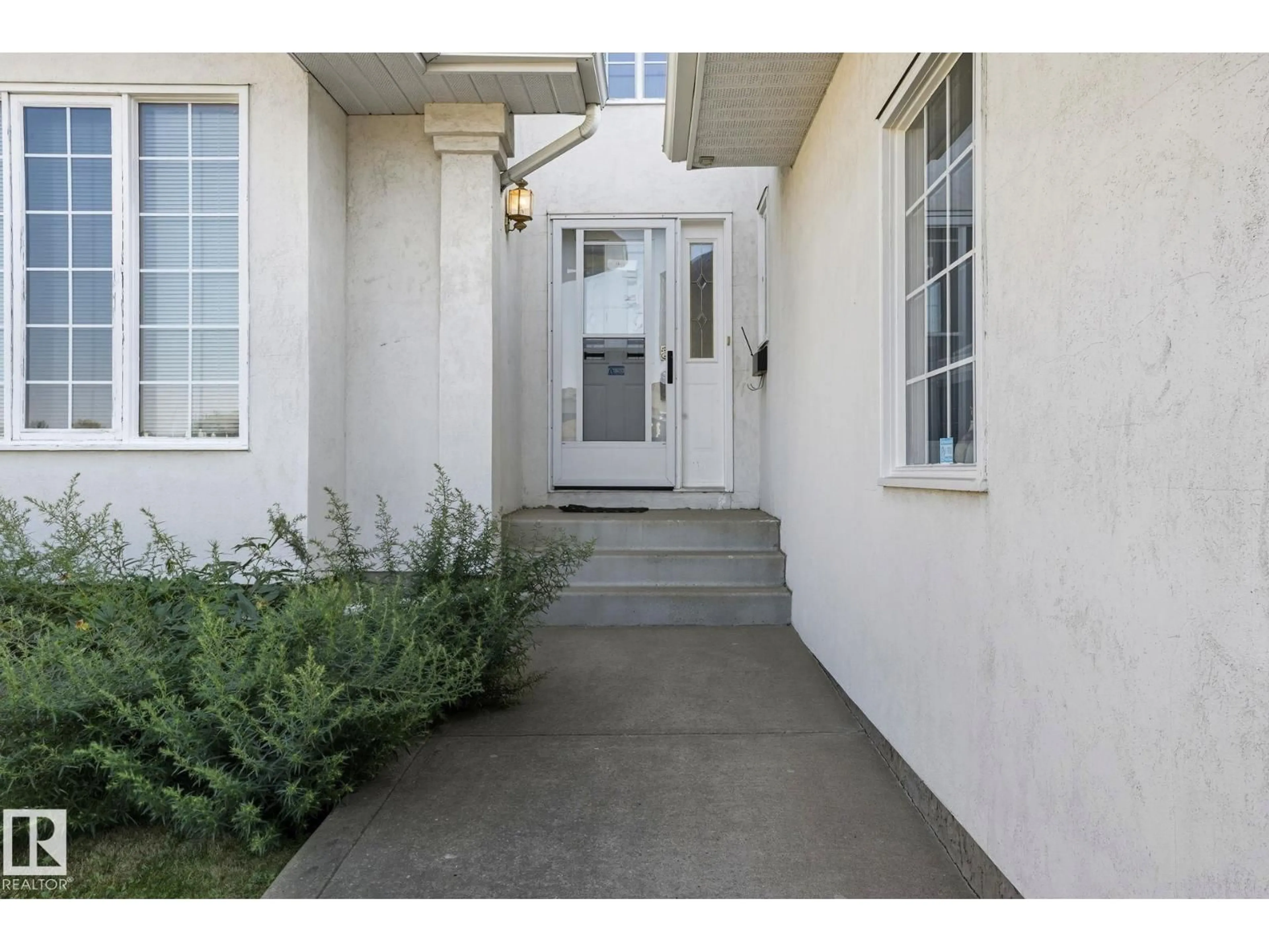 Indoor entryway for NW - 15535 70 ST, Edmonton Alberta T5Z2Y6