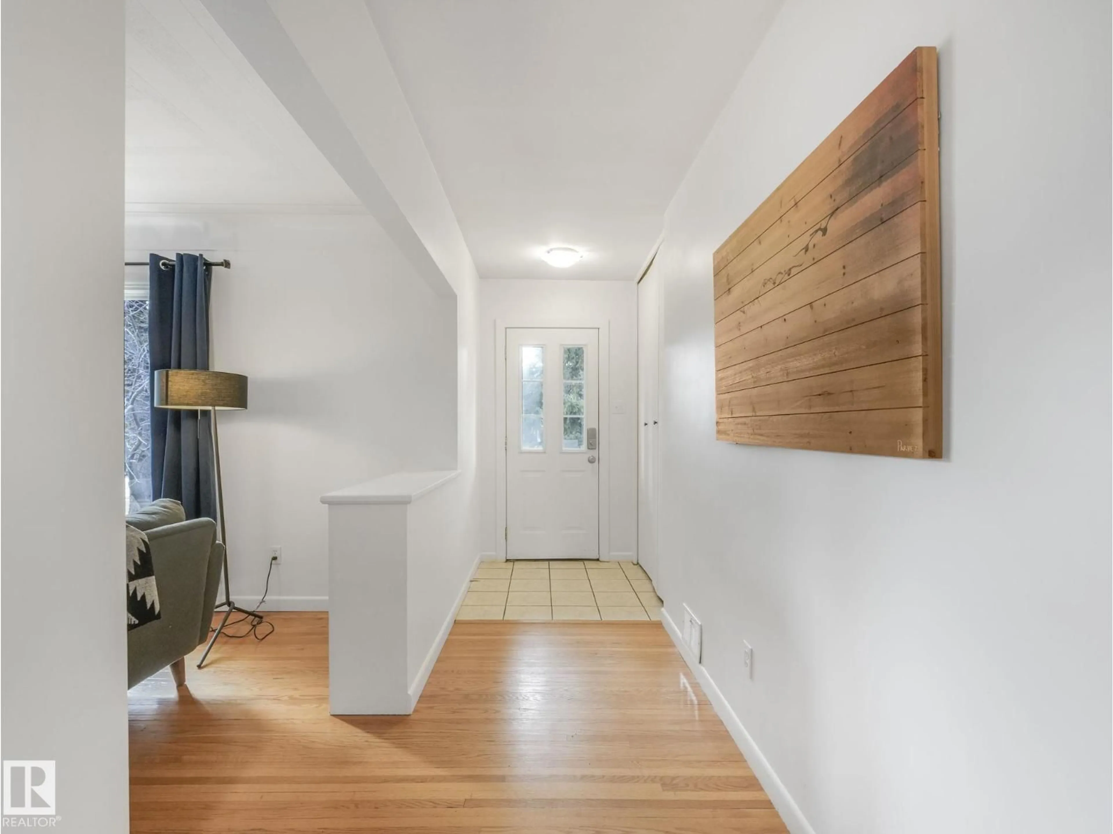 Indoor entryway for 9419 145 ST, Edmonton Alberta T5R0V3