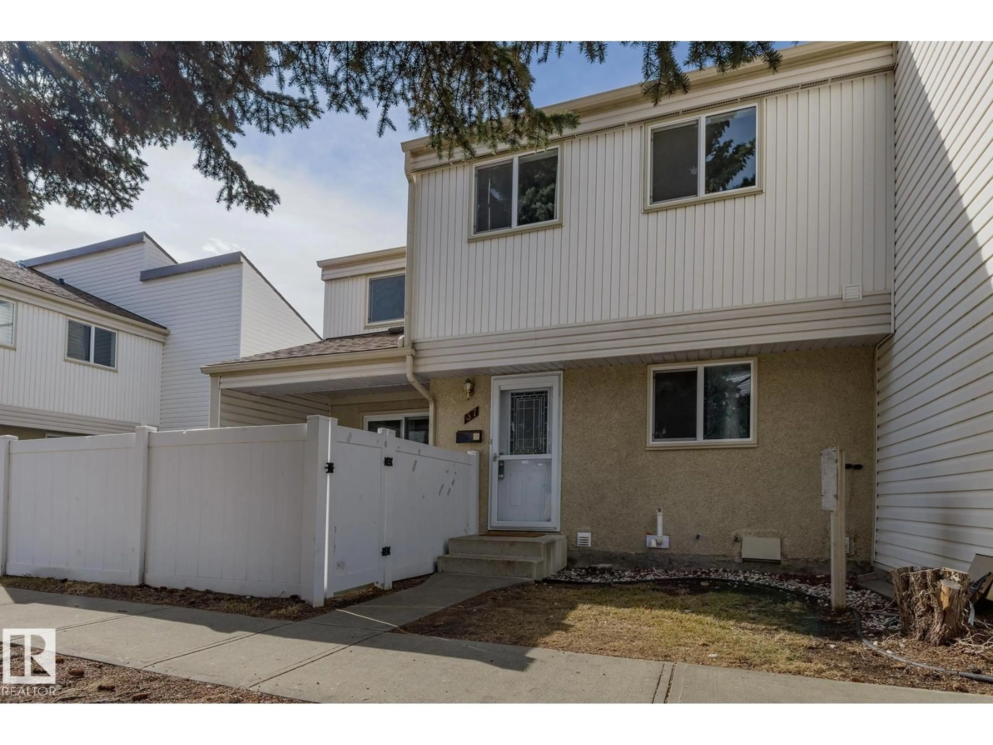 Home with vinyl exterior material, street for 37 WOODVALE VG, Edmonton Alberta T6L1W4