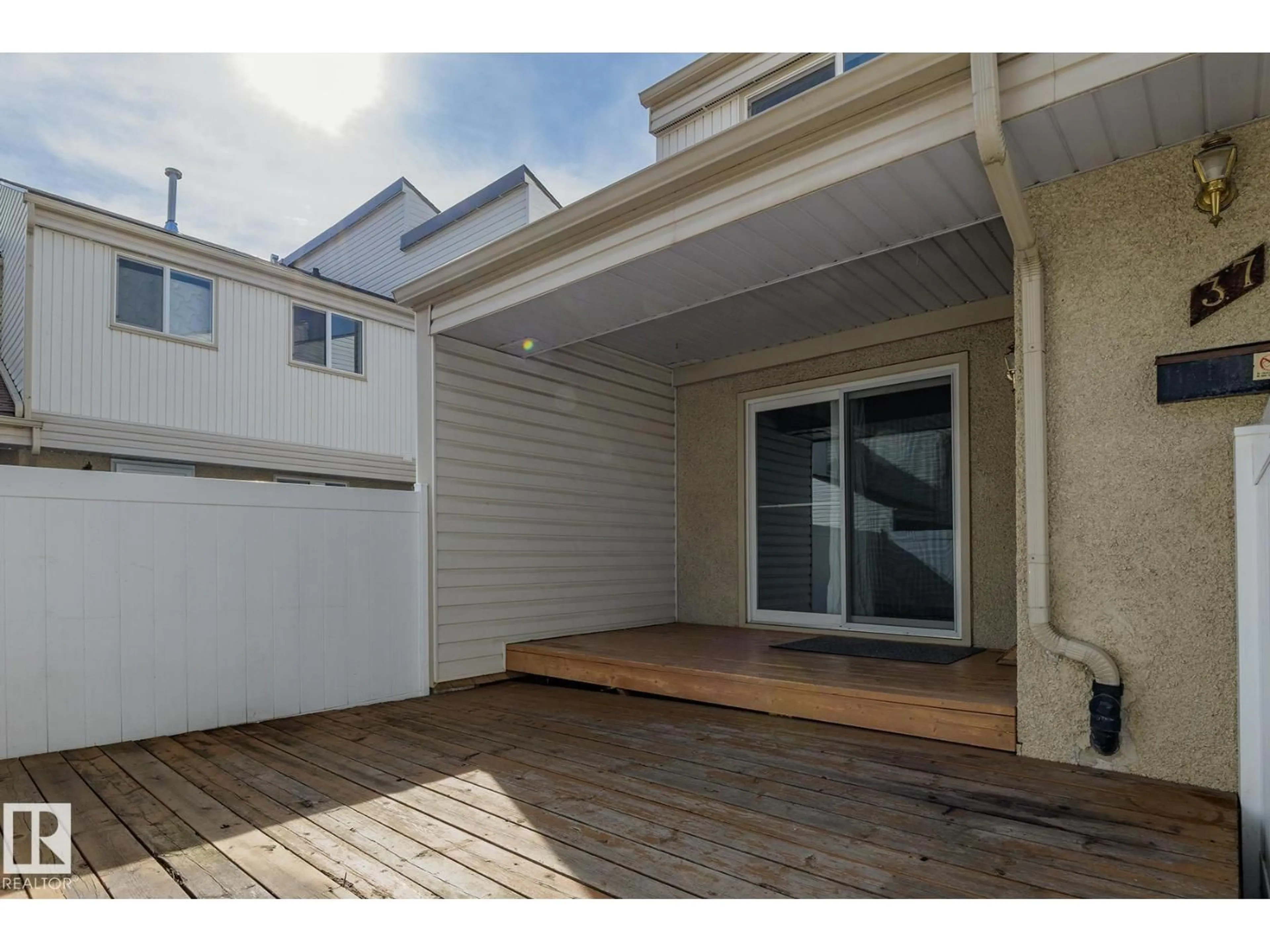 Patio, street for 37 WOODVALE VG, Edmonton Alberta T6L1W4