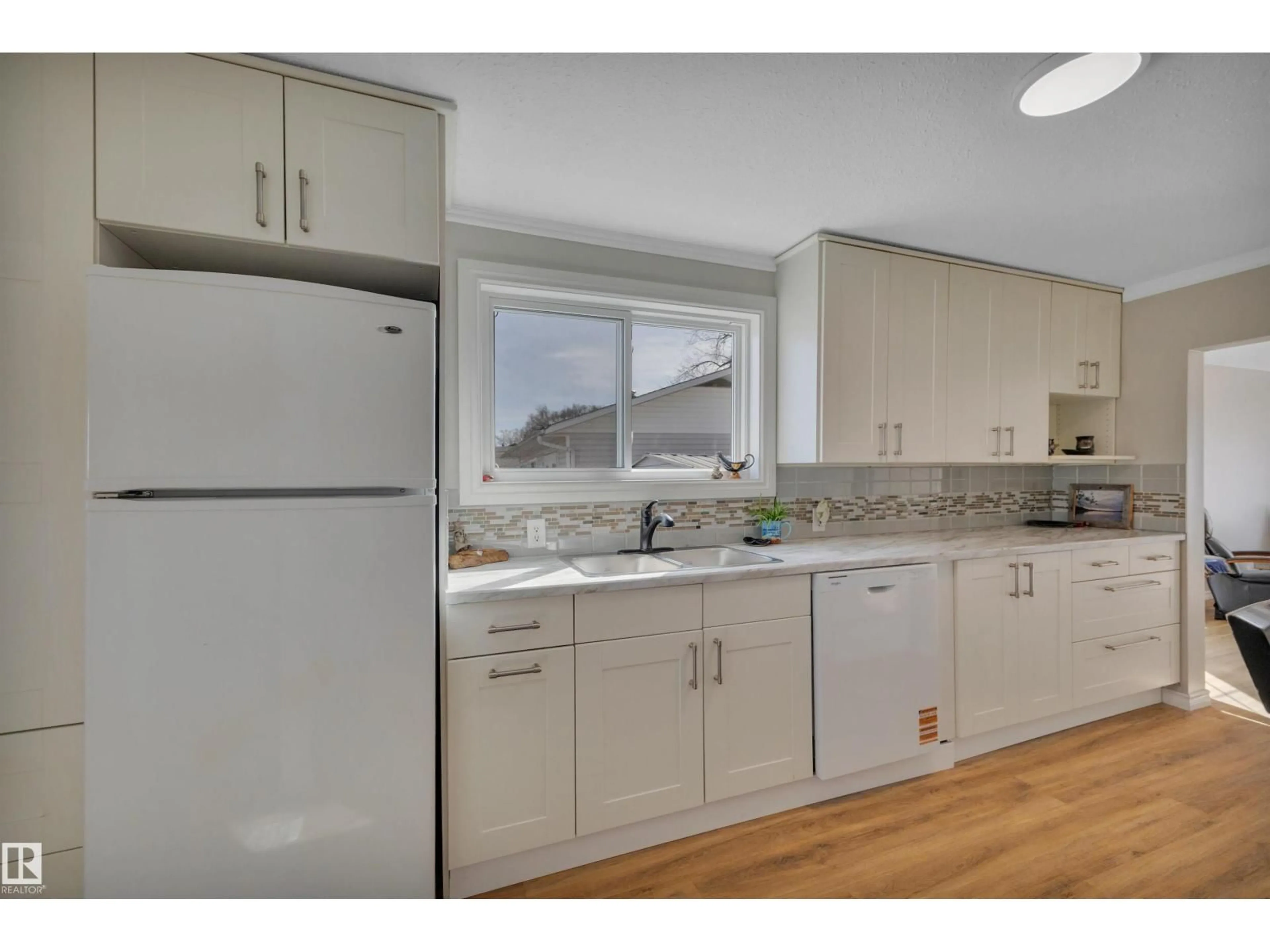 Standard kitchen, unknown for 4123 53A ST, Wetaskiwin Alberta T9A1S2